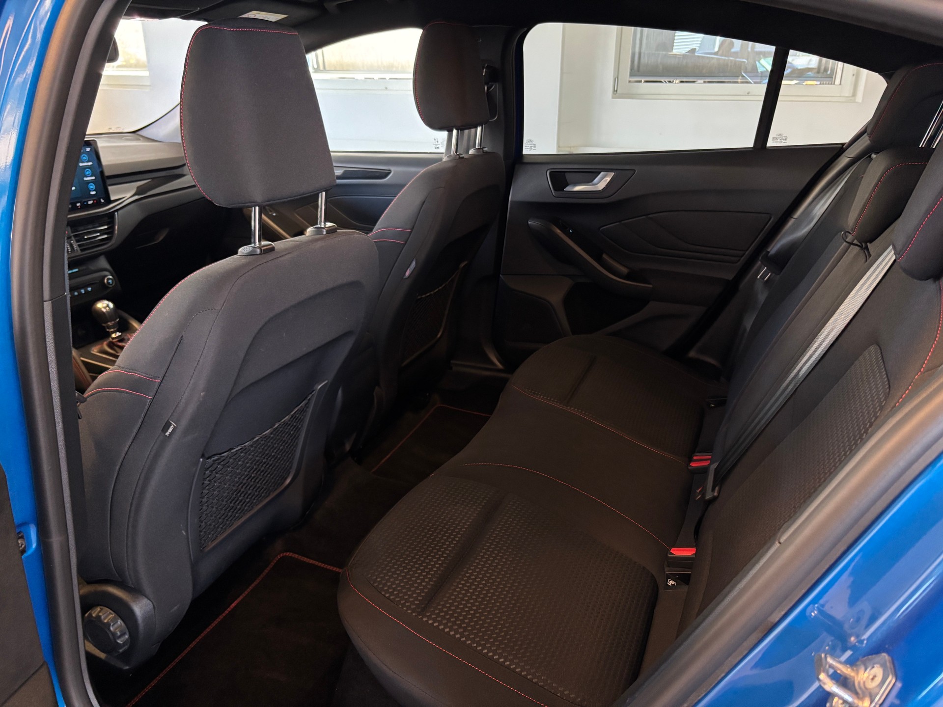 FORD Focus 1.0 MHEV ST-Line X-image-10