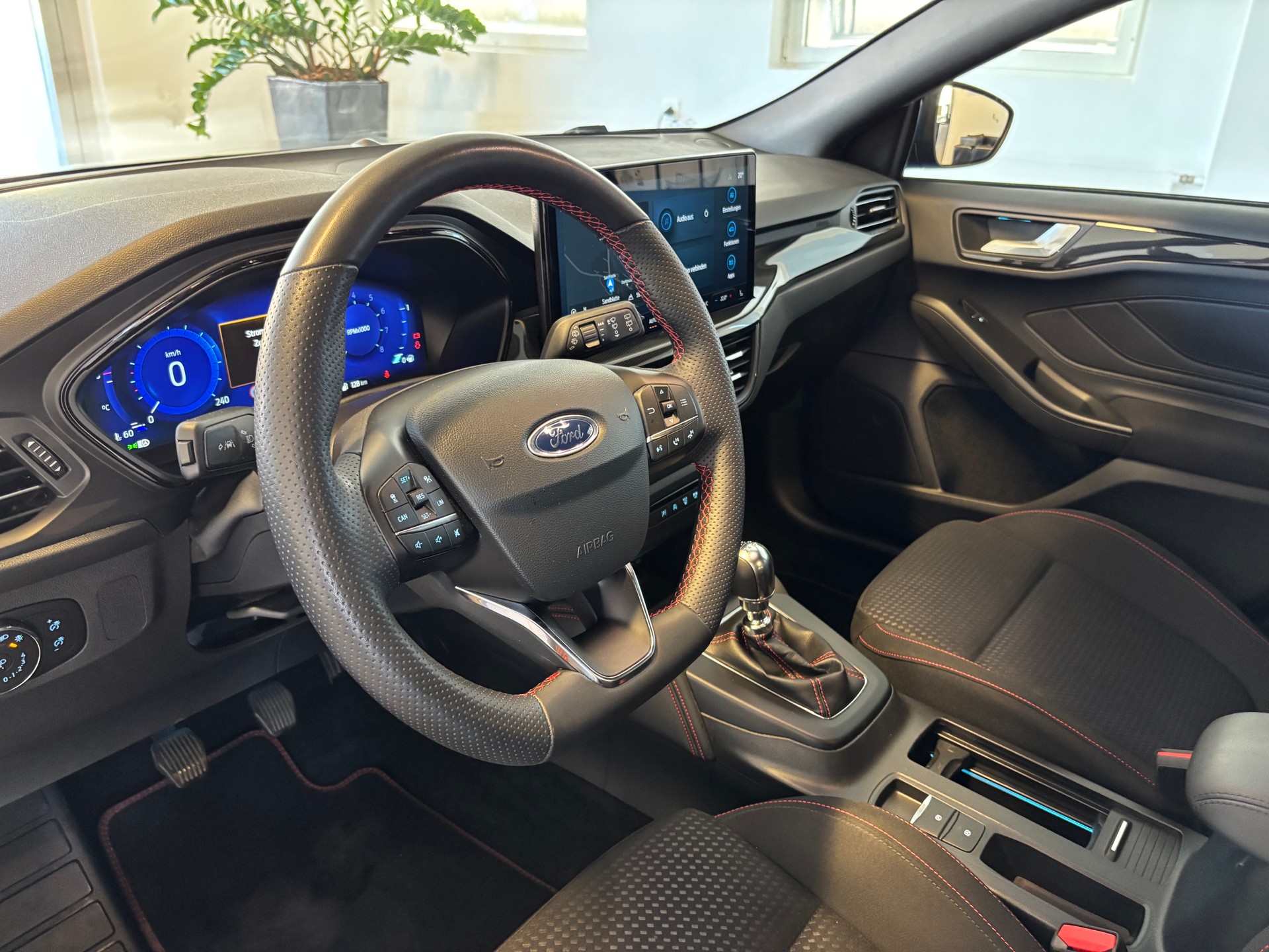 FORD Focus 1.0 MHEV ST-Line X-image-5