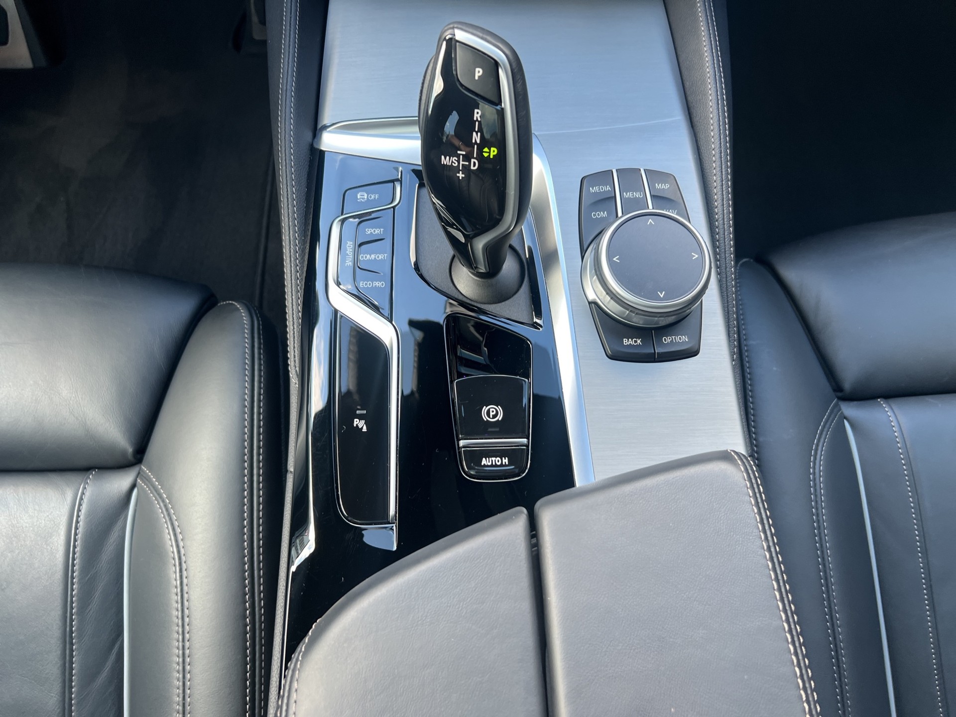 BMW 540i xDrive 48V Touring Pure M Sport Steptronic-image-16