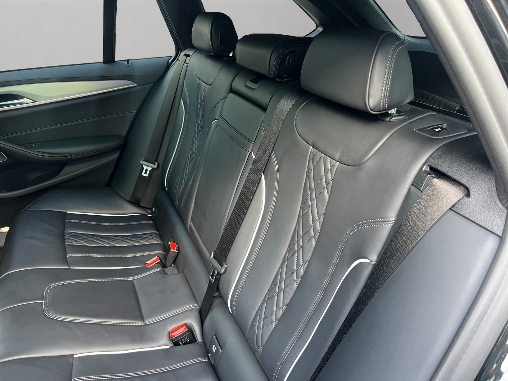 BMW 540i xDrive 48V Touring Pure M Sport Steptronic-image-18
