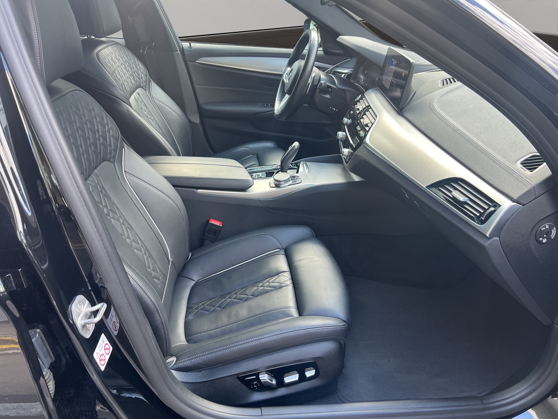 BMW 540i xDrive 48V Touring Pure M Sport Steptronic-image-20