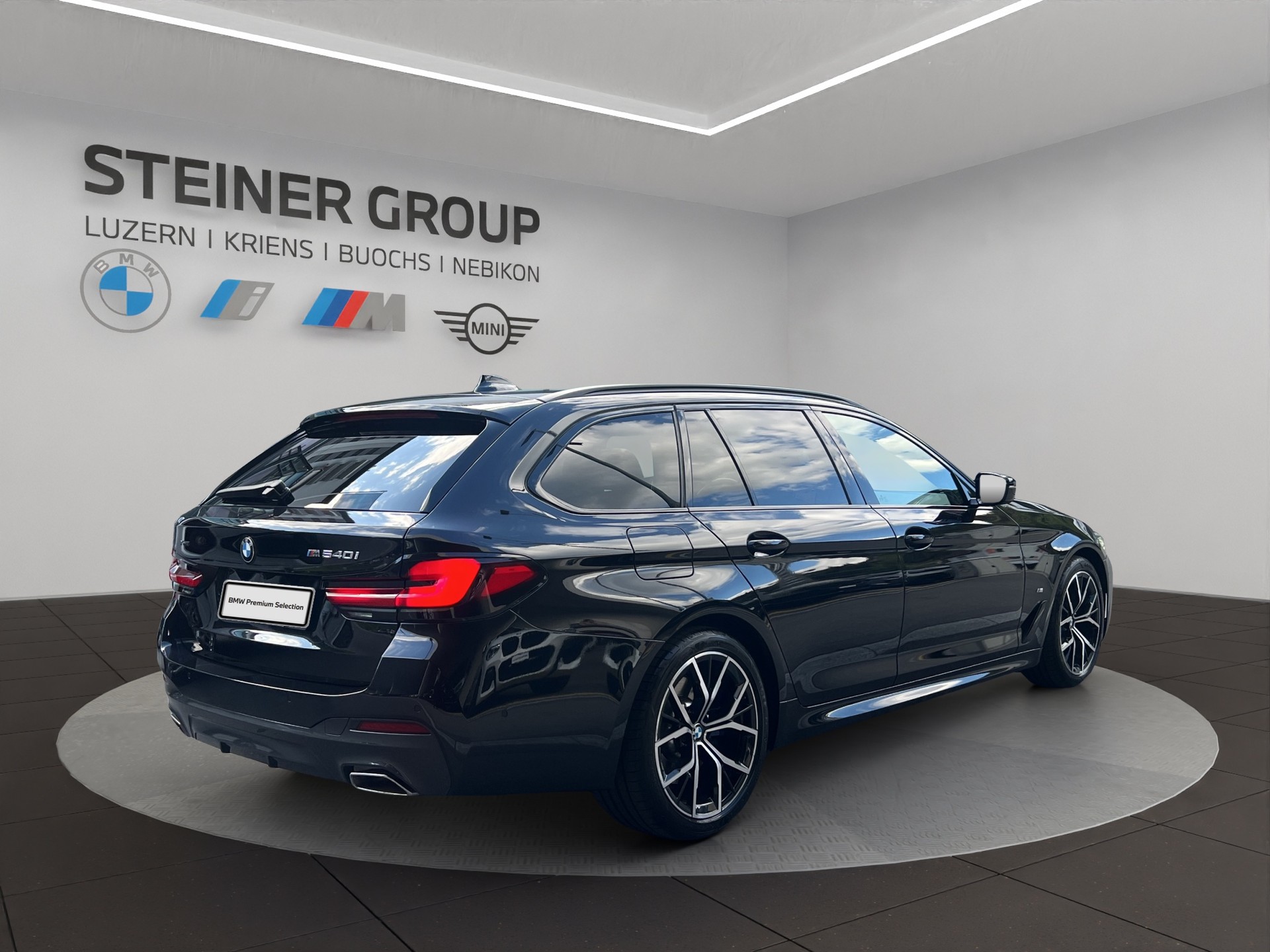 BMW 540i xDrive 48V Touring Pure M Sport Steptronic-image-4