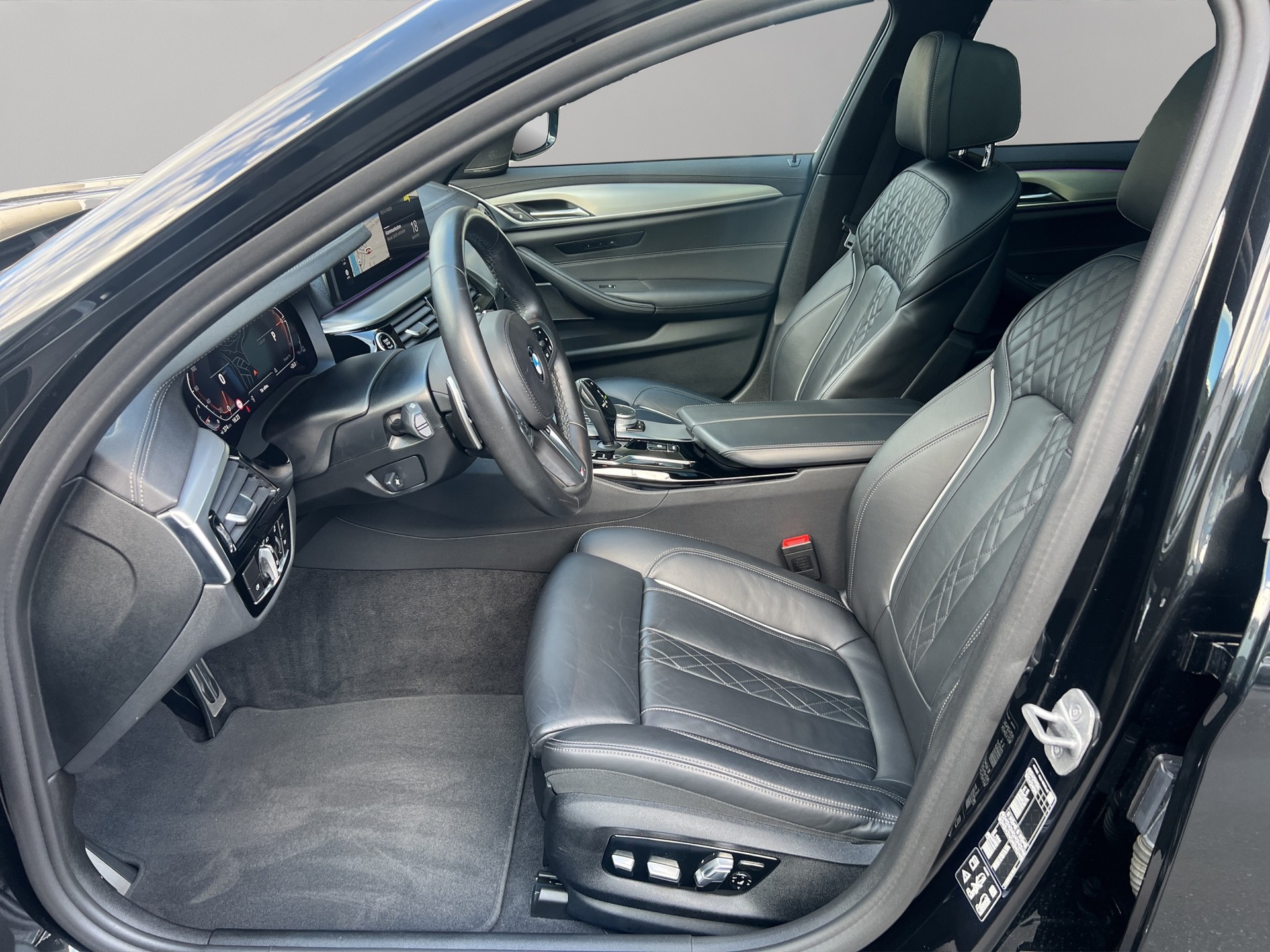 BMW 540i xDrive 48V Touring Pure M Sport Steptronic-image-10