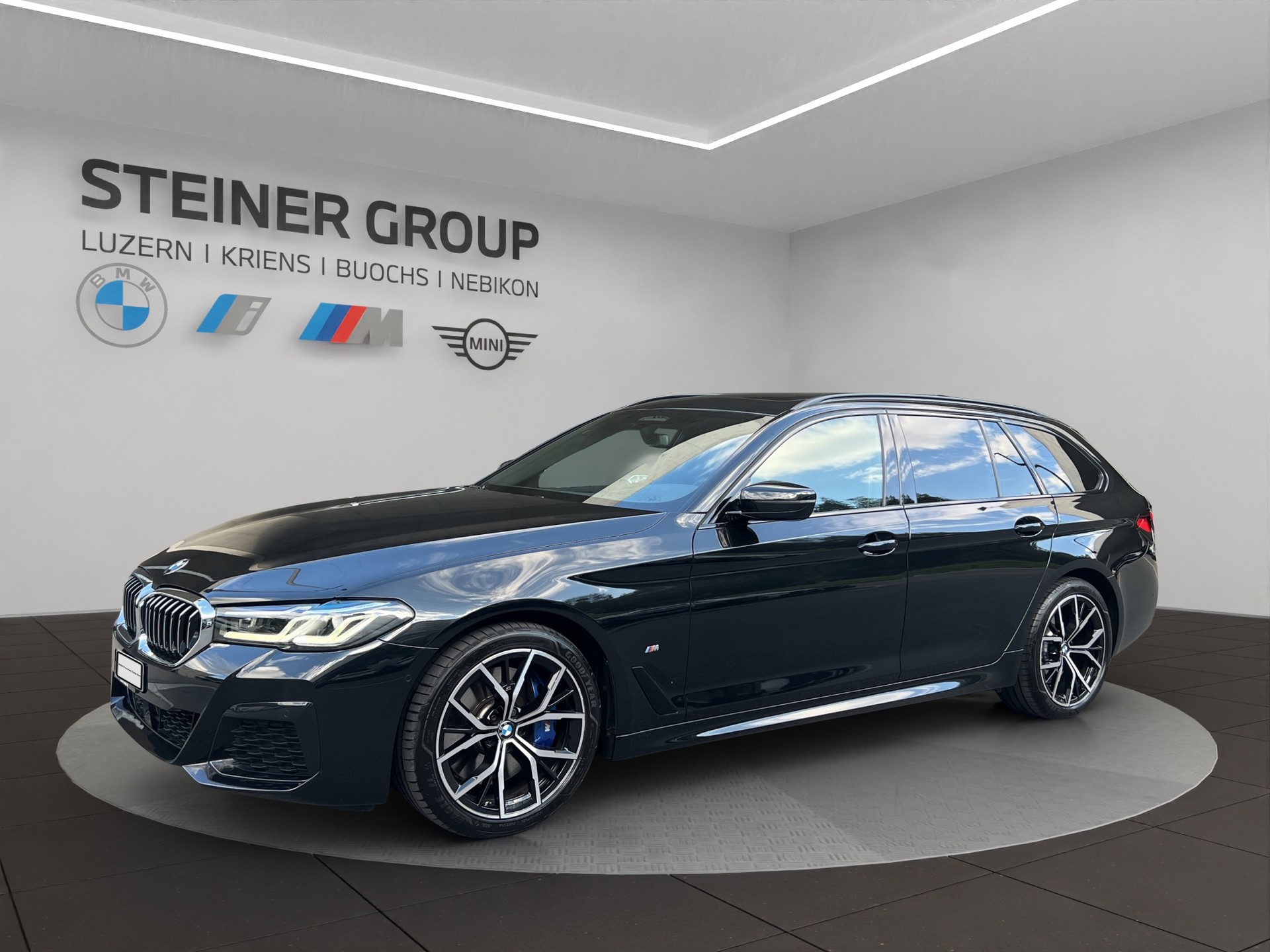 BMW 540i xDrive 48V Touring Pure M Sport Steptronic-image-0