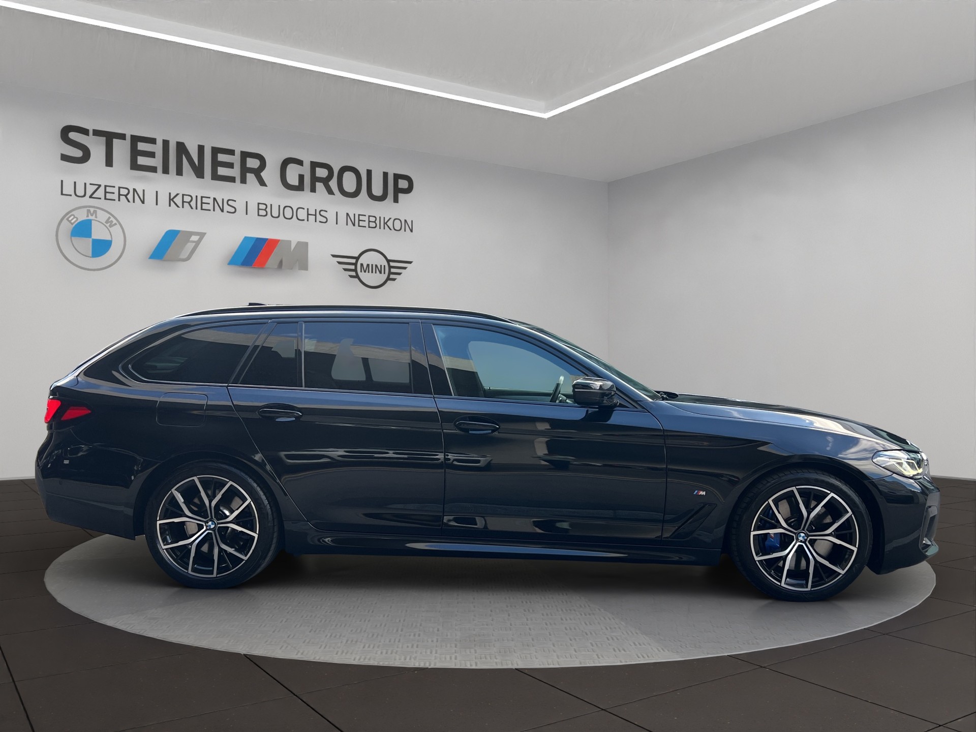 BMW 540i xDrive 48V Touring Pure M Sport Steptronic-image-3