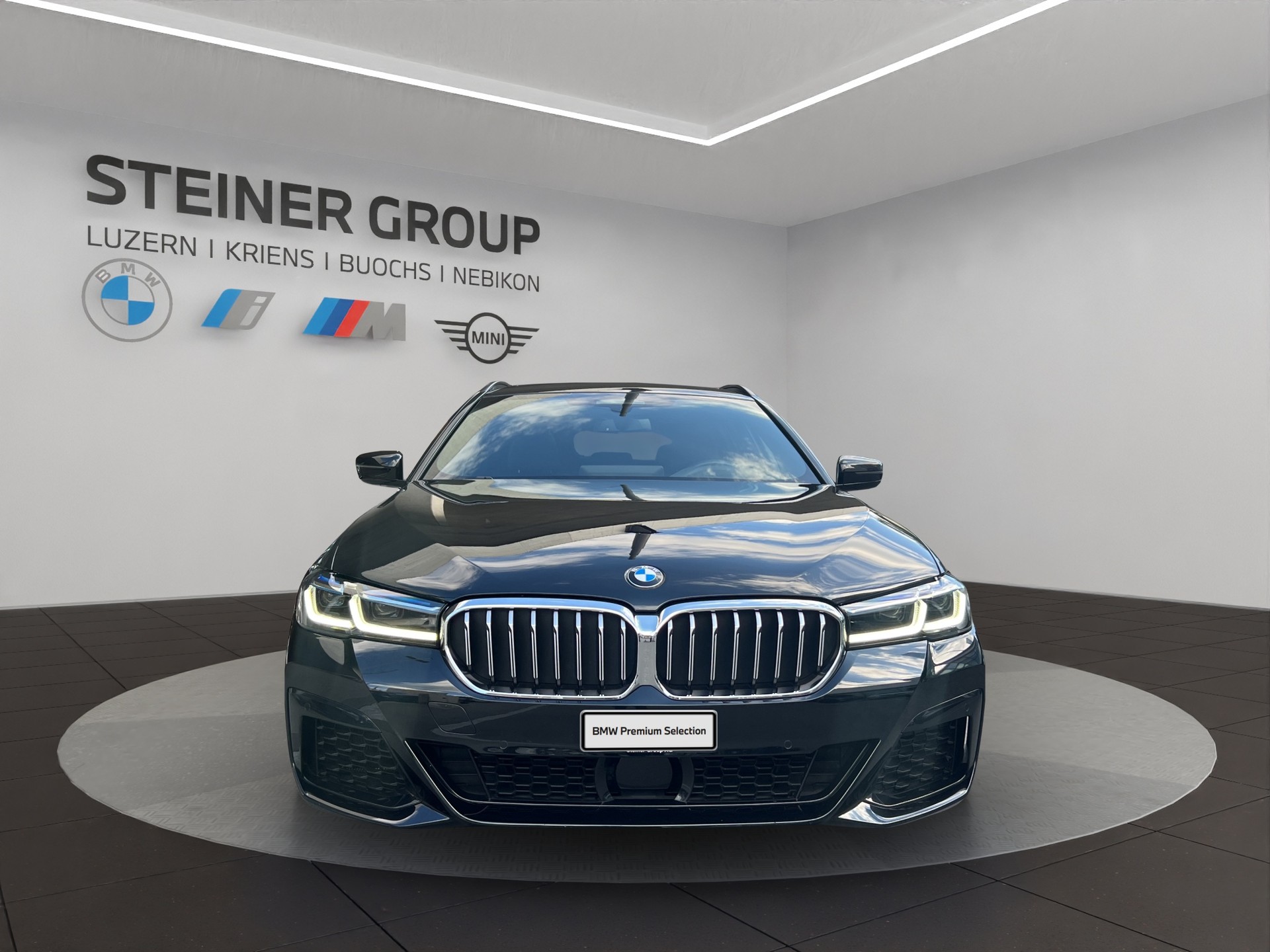 BMW 540i xDrive 48V Touring Pure M Sport Steptronic-image-1