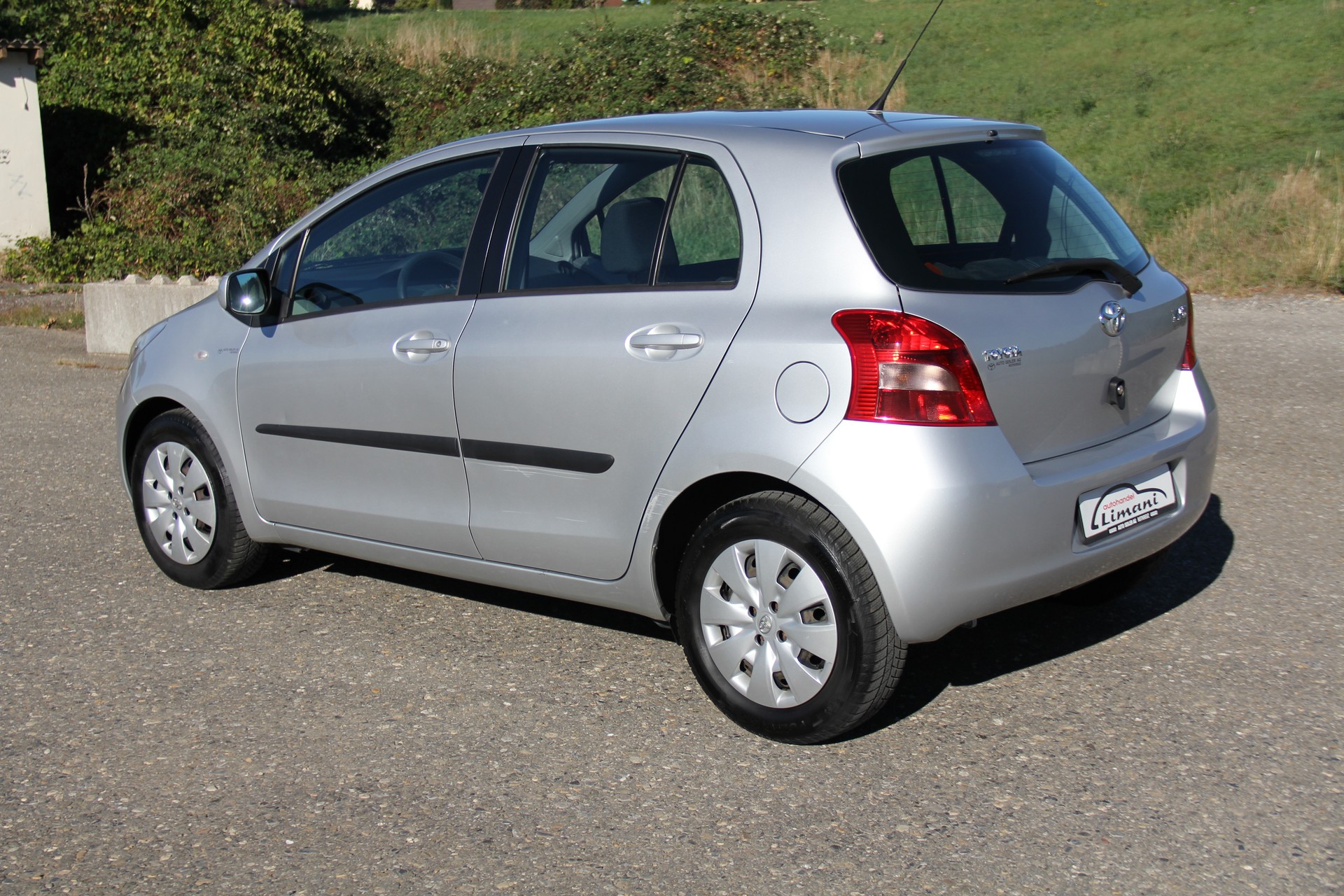 TOYOTA Yaris 1.3 Linea Luna-image-7