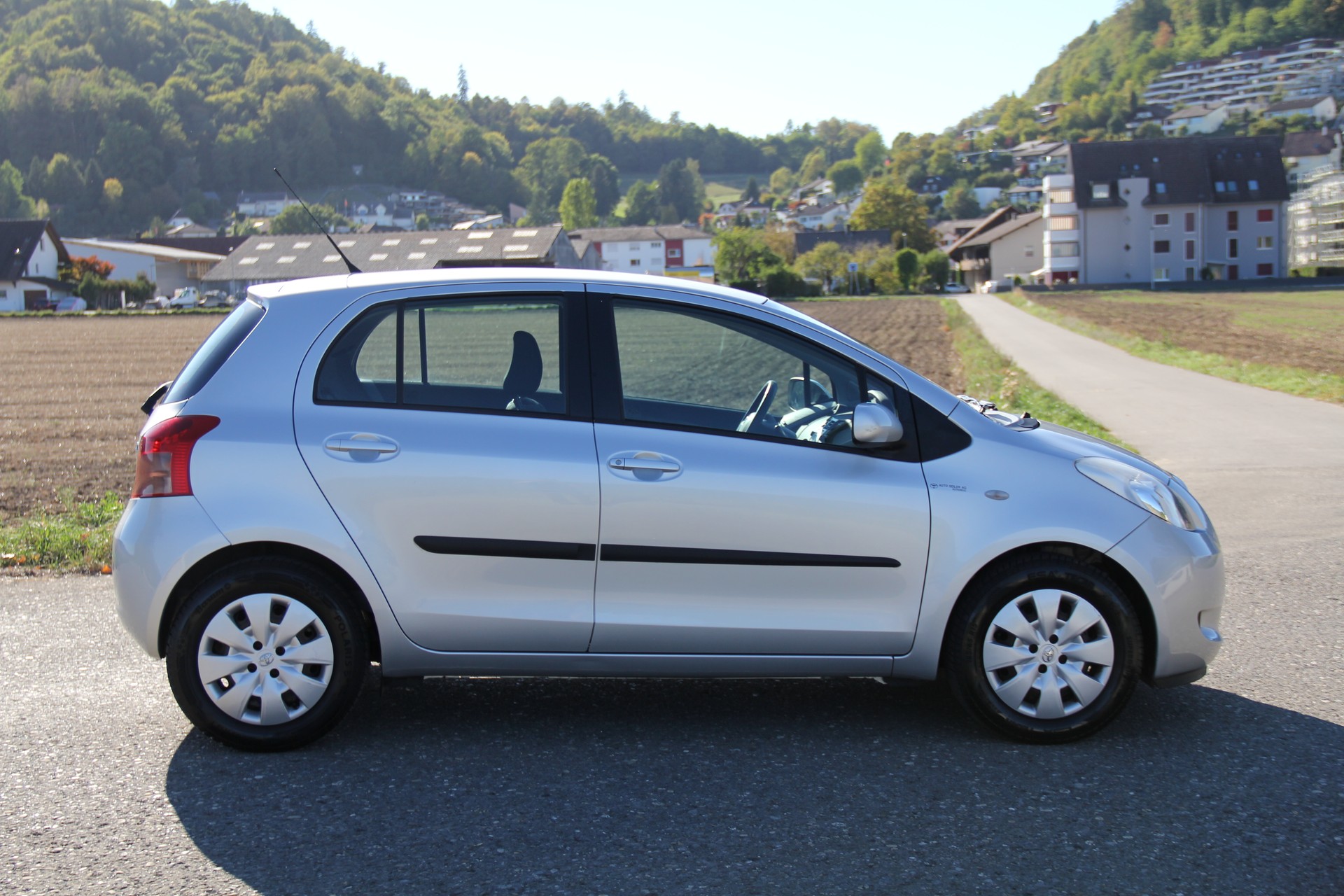 TOYOTA Yaris 1.3 Linea Luna-image-4