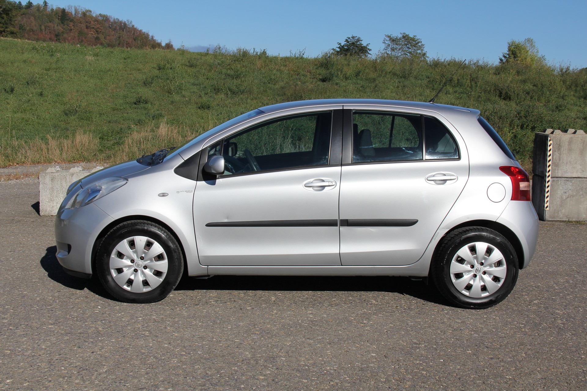 TOYOTA Yaris 1.3 Linea Luna-image-0