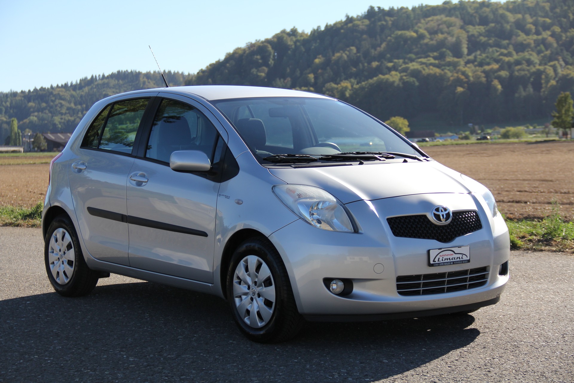 TOYOTA Yaris 1.3 Linea Luna-image-3