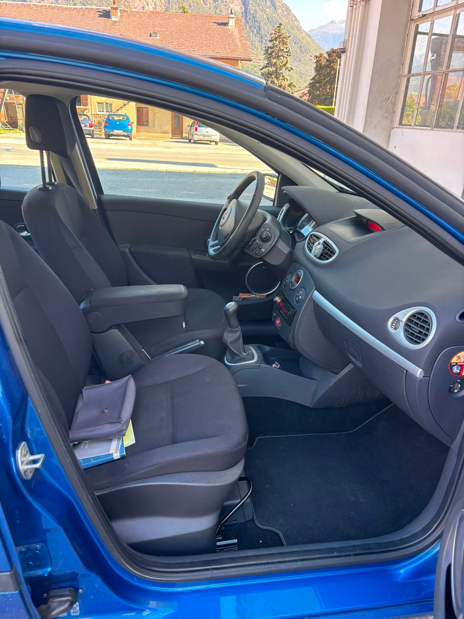 RENAULT Clio 1.6 16V Dynamique-image-11