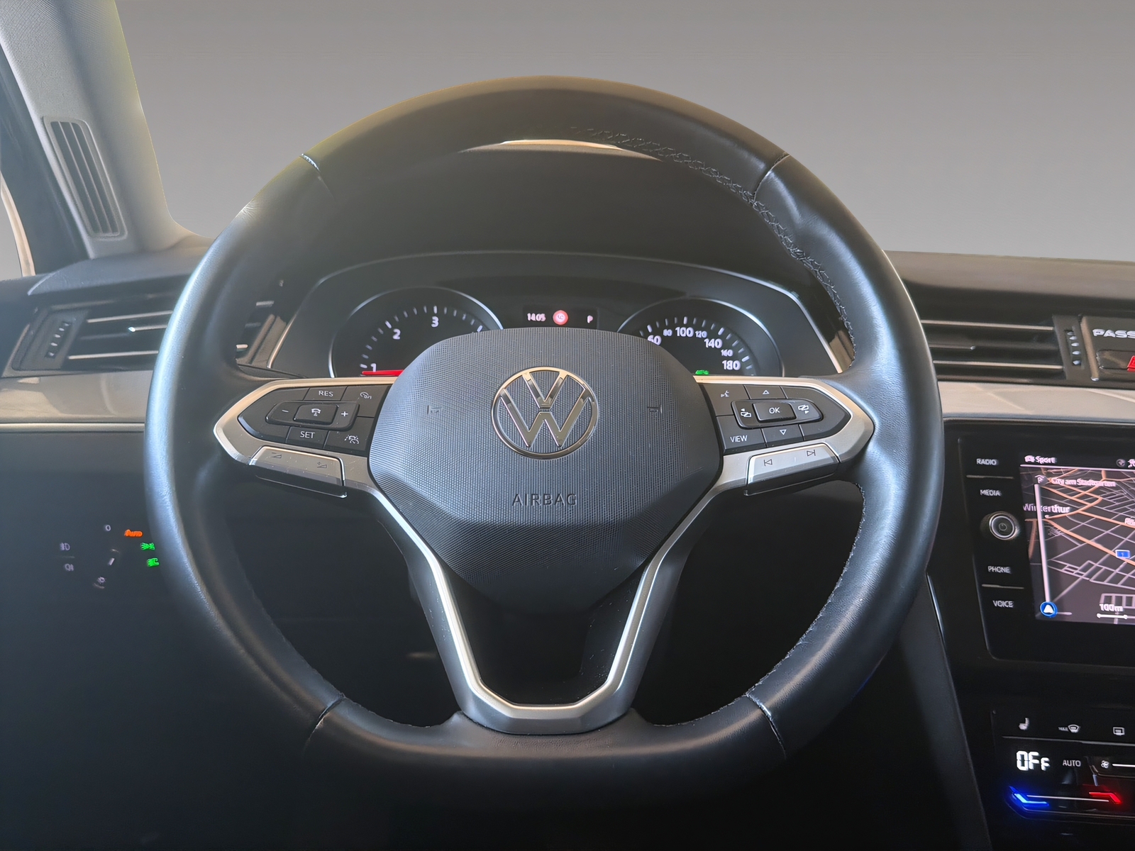 VW Passat Variant 2.0 TDI 150 Business DSG-image-8
