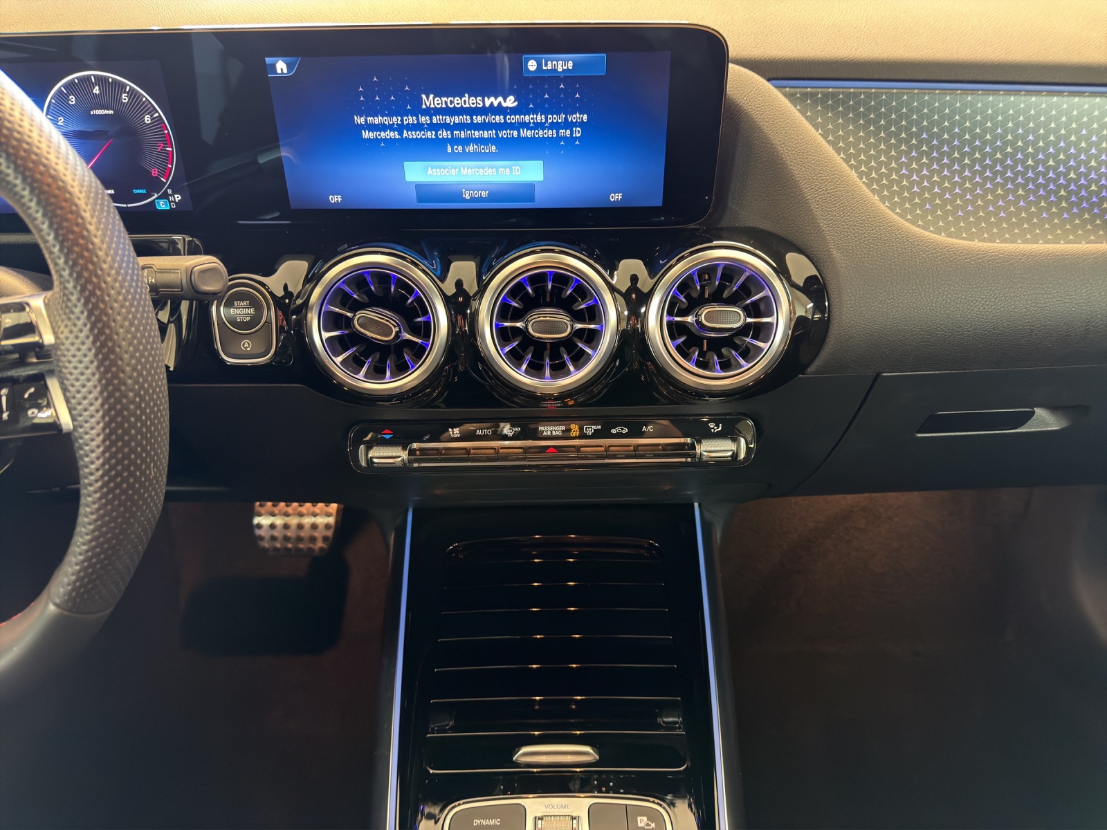 MERCEDES-BENZ GLA 200 7G-DCT-image-13