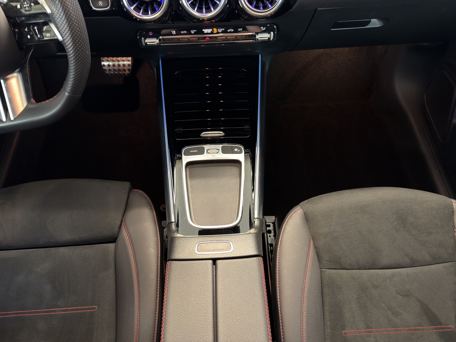 Image MERCEDES-BENZ GLA-200 GLA 200 7G-DCT