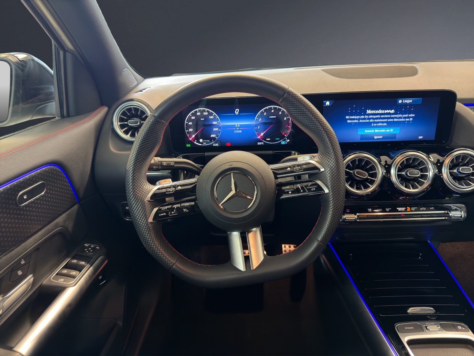 MERCEDES-BENZ GLA 200 7G-DCT-image-12