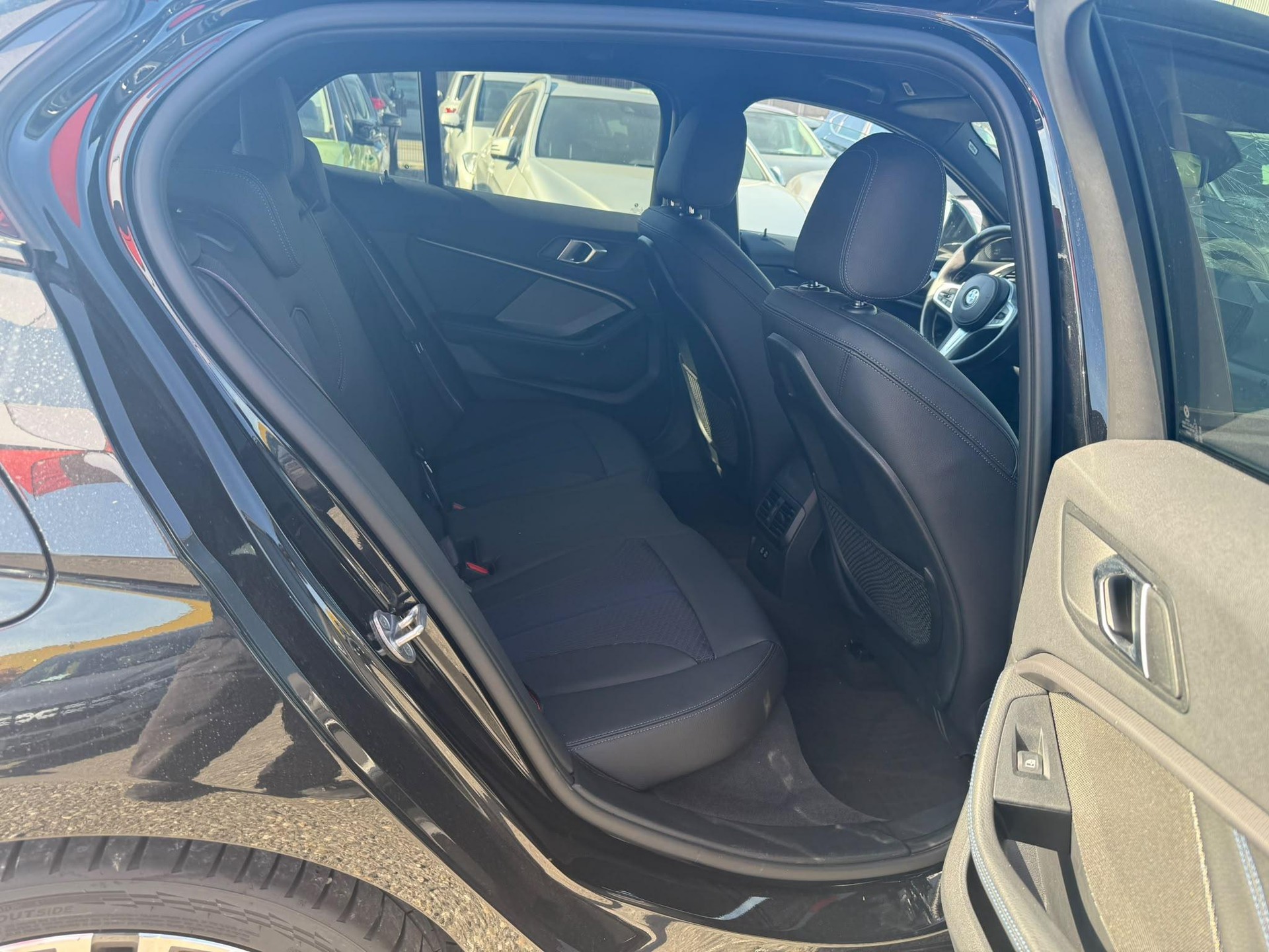 BMW 1er Reihe F40 118i M Sport-image-11