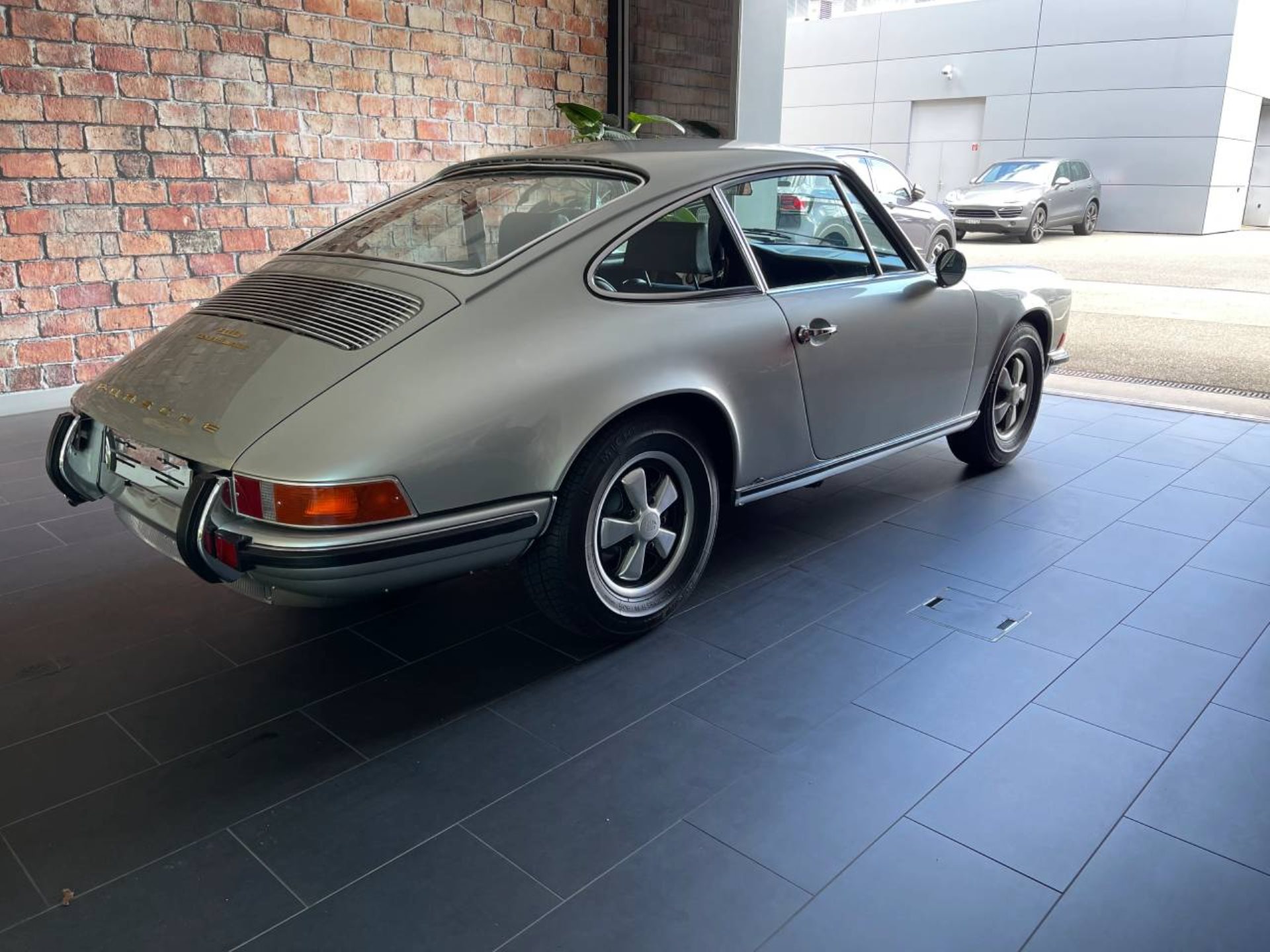PORSCHE 911 T 2.2 Coupé-image-11