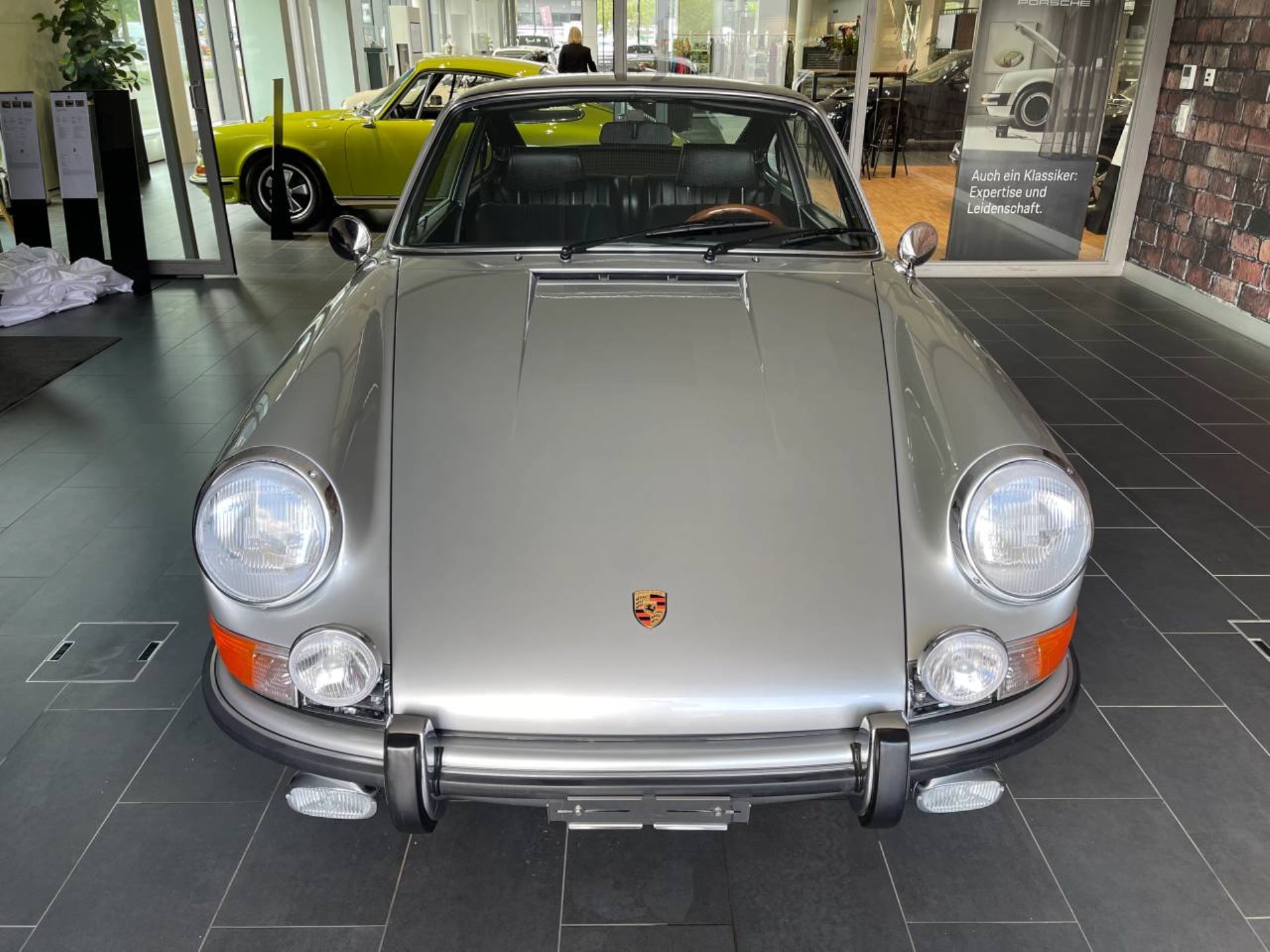 PORSCHE 911 T 2.2 Coupé-image-13