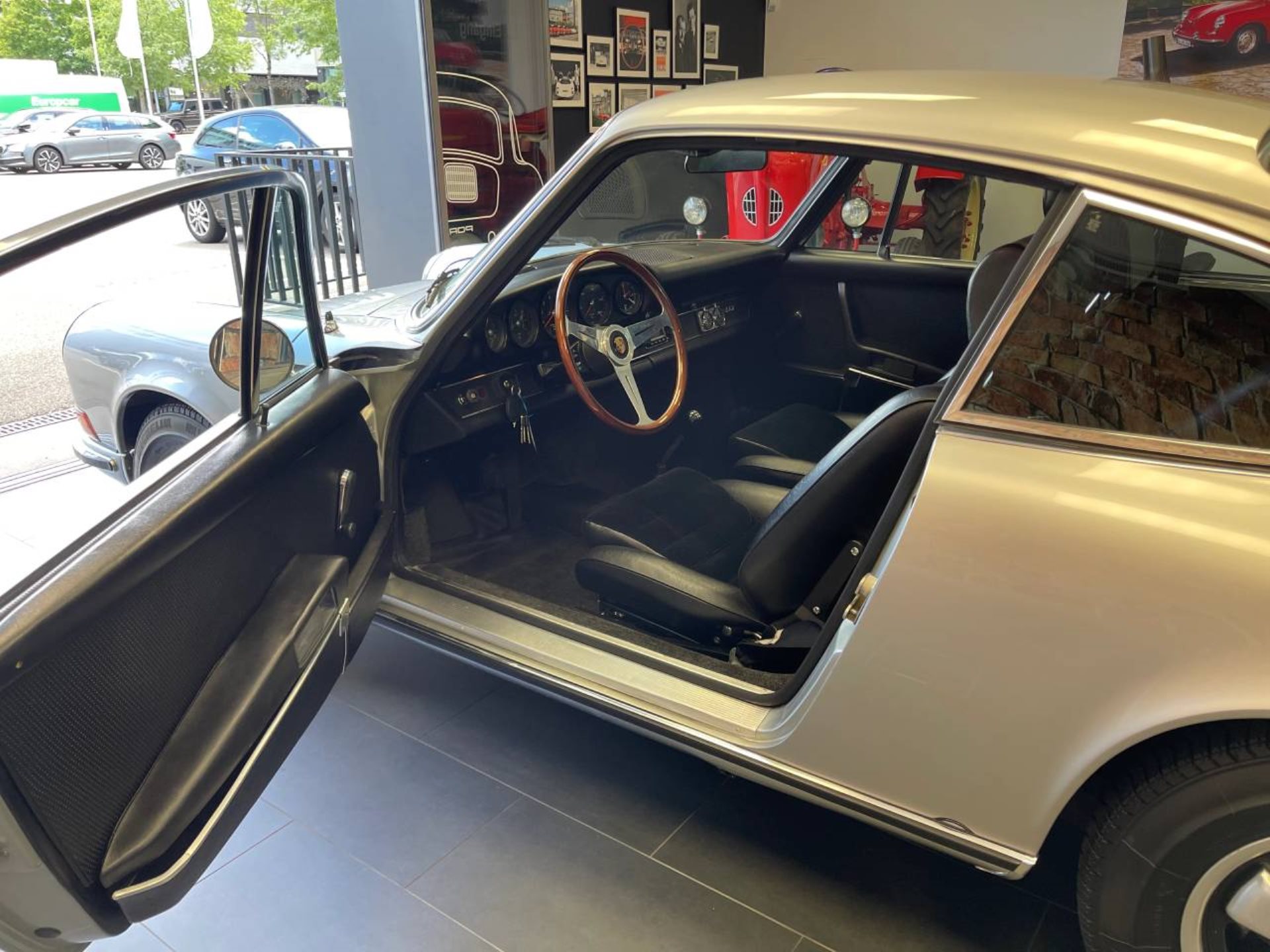PORSCHE 911 T 2.2 Coupé-image-22