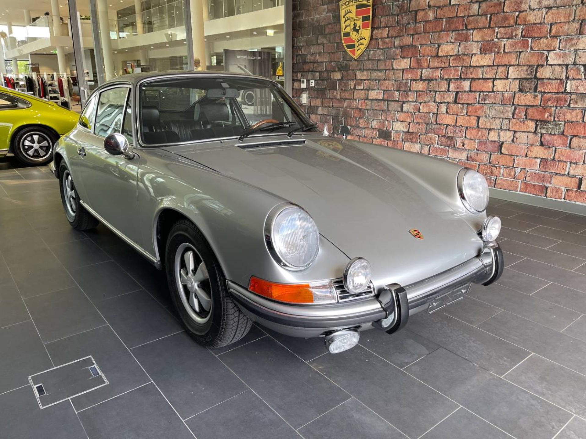 PORSCHE 911 T 2.2 Coupé-image-15
