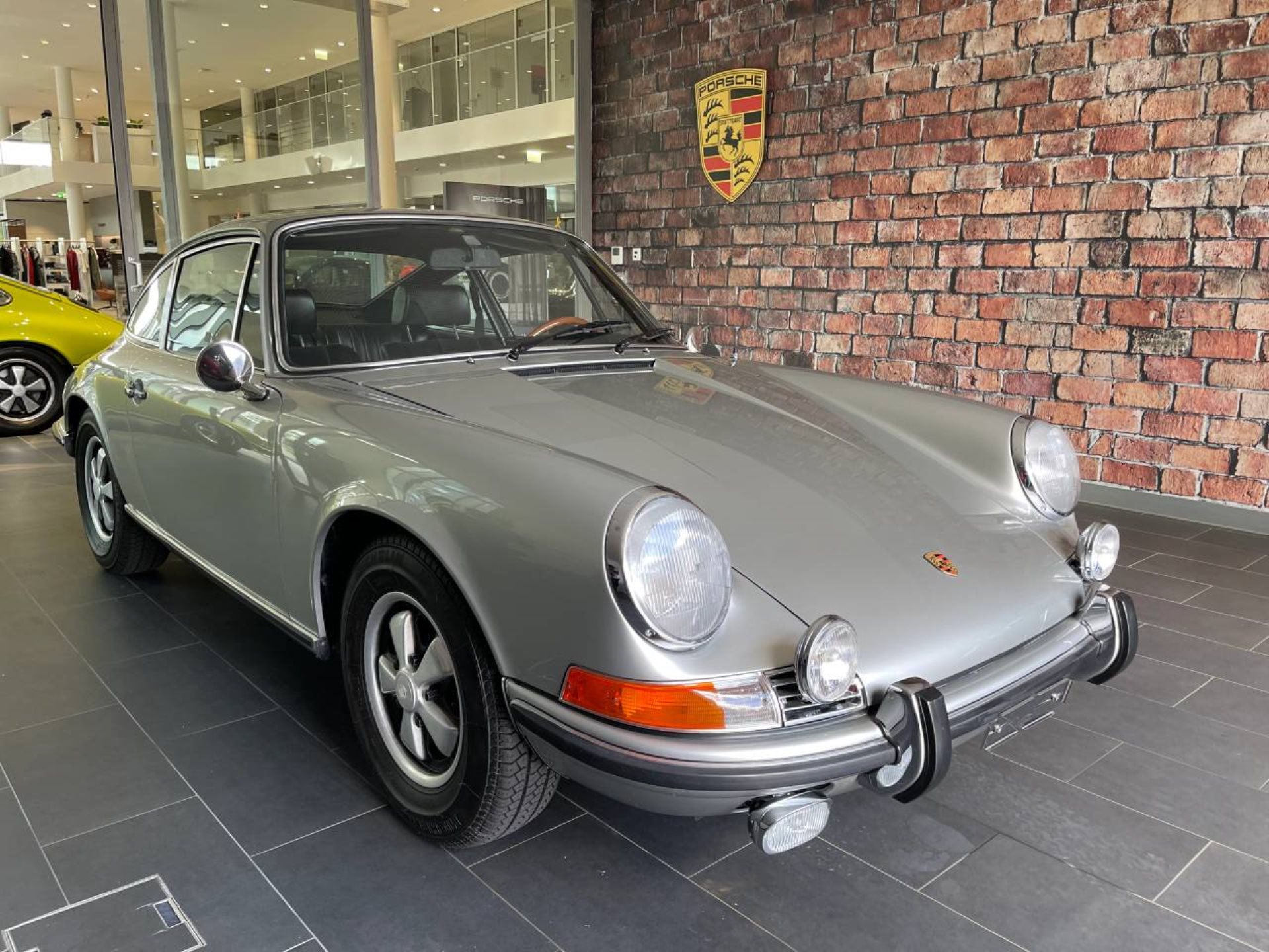PORSCHE 911 T 2.2 Coupé-image-6