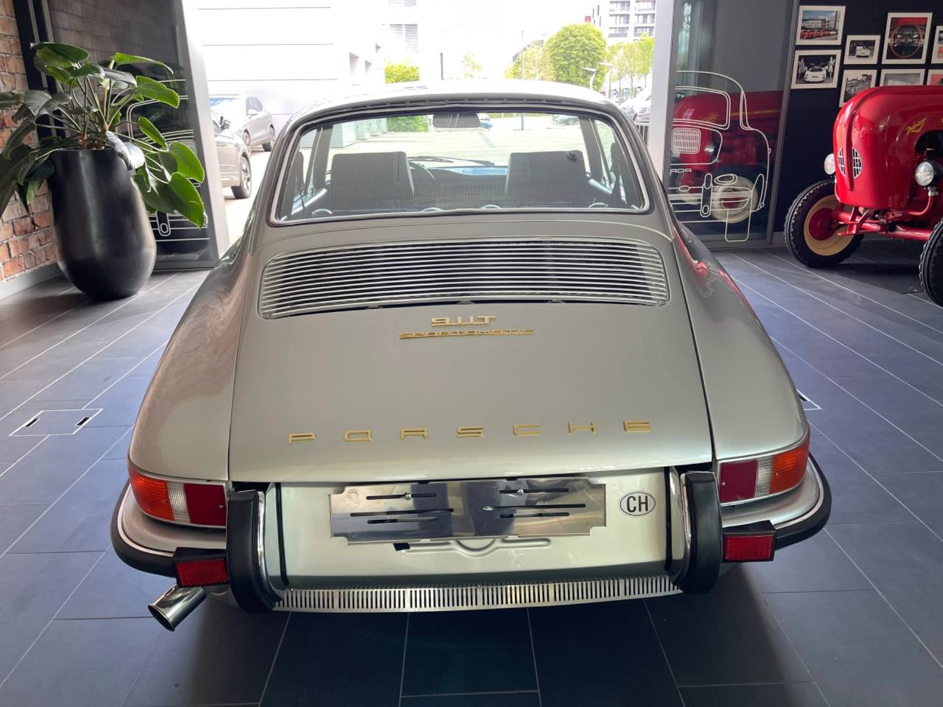PORSCHE 911 T 2.2 Coupé-image-8