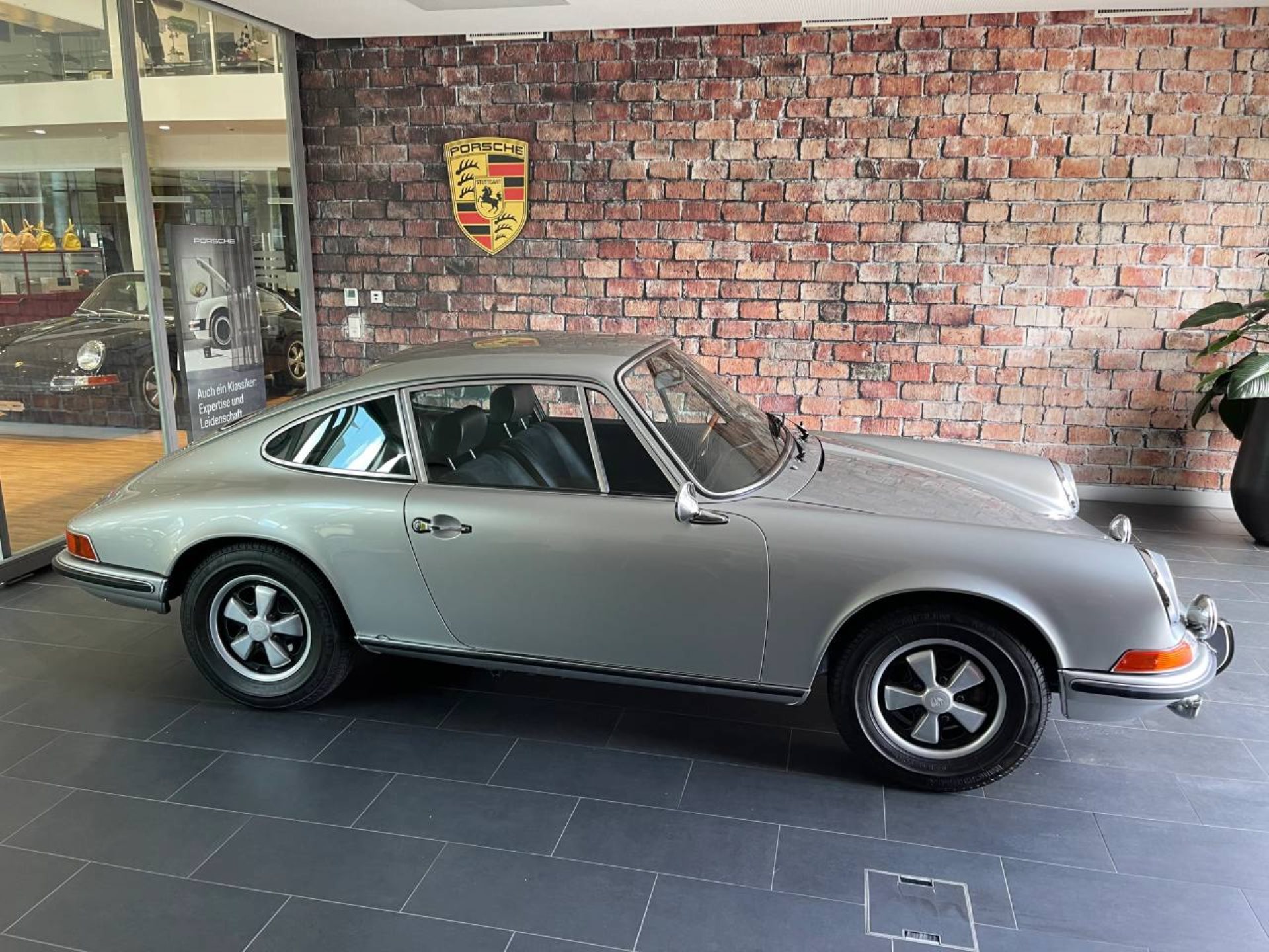 PORSCHE 911 T 2.2 Coupé-image-18
