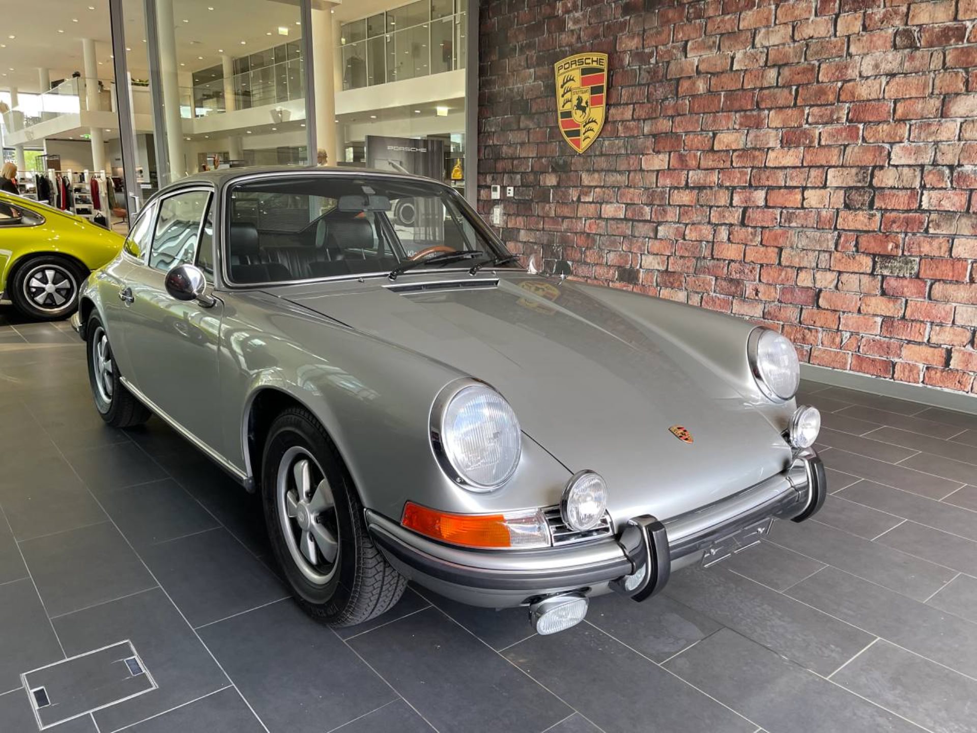 PORSCHE 911 T 2.2 Coupé-image-14