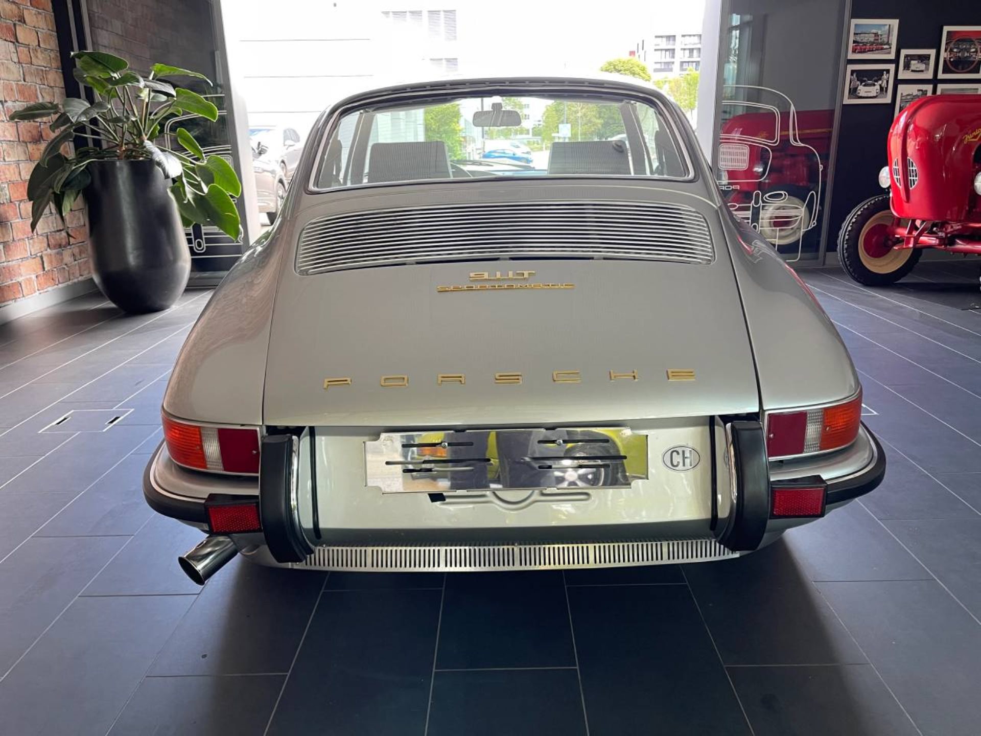 PORSCHE 911 T 2.2 Coupé-image-9