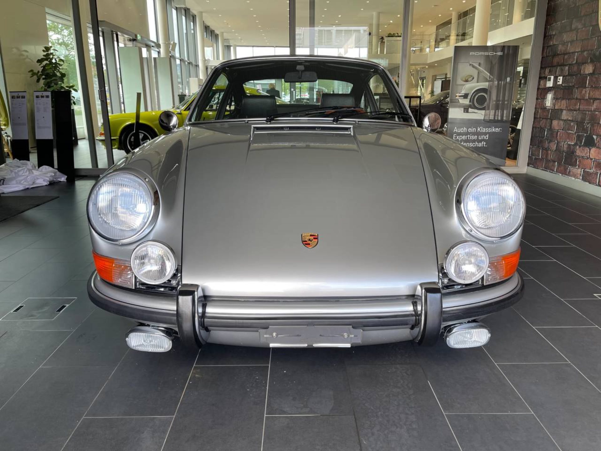 PORSCHE 911 T 2.2 Coupé-image-12