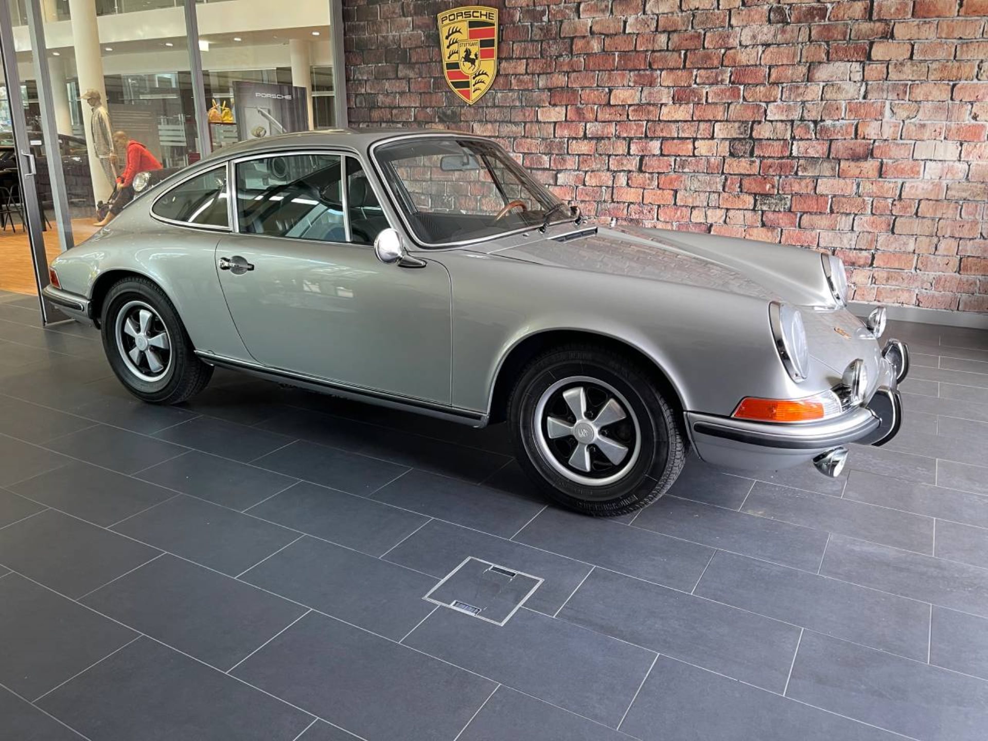 PORSCHE 911 T 2.2 Coupé-image-16