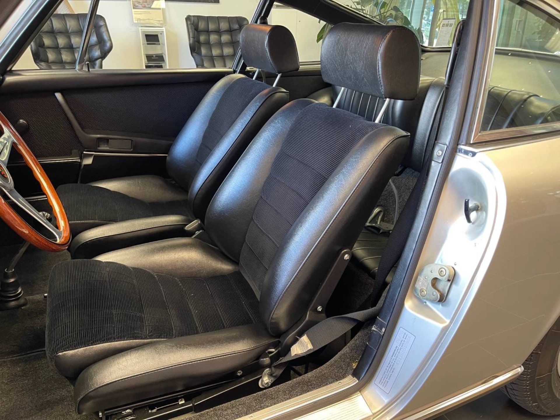 PORSCHE 911 T 2.2 Coupé-image-21