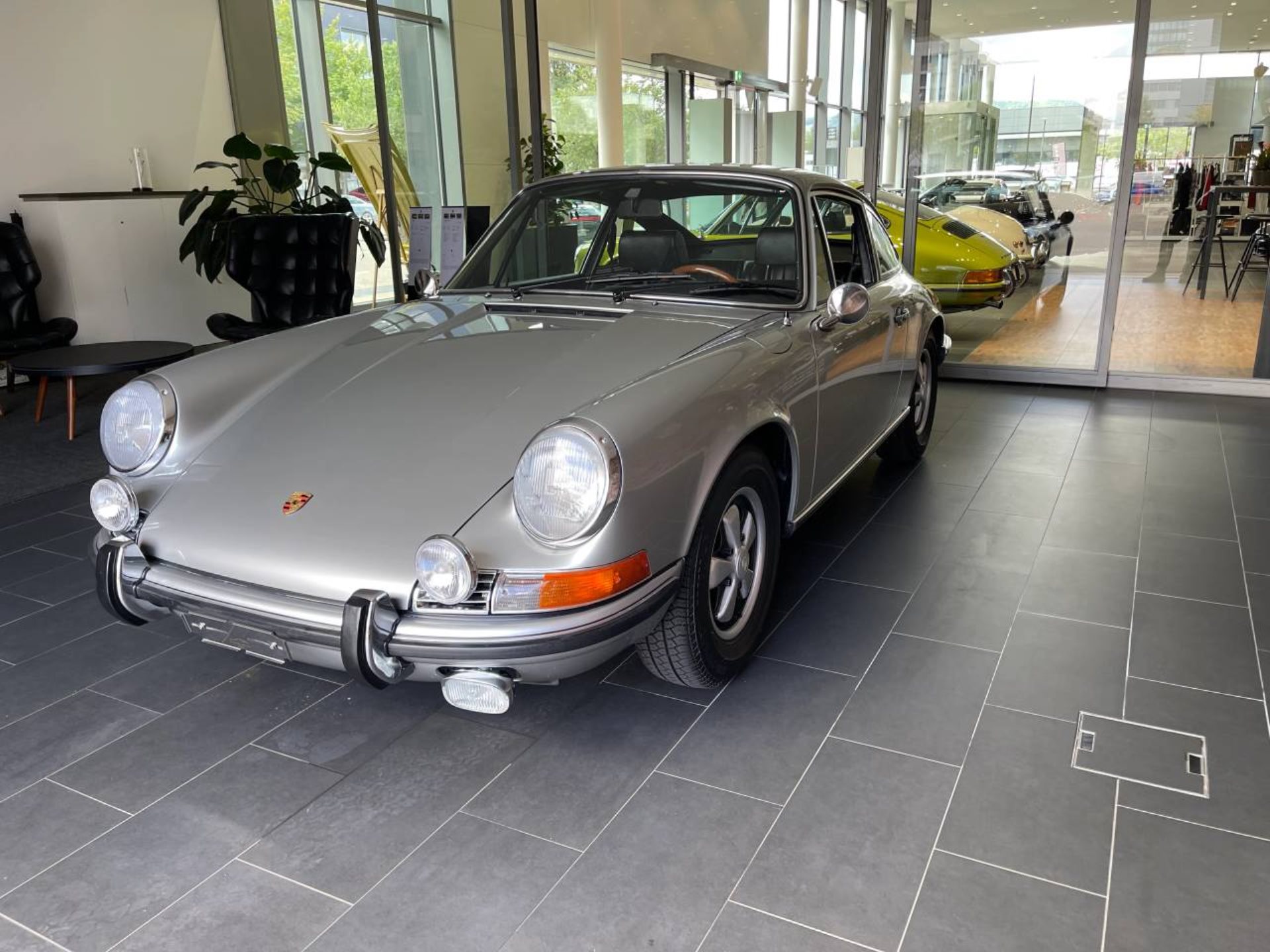 PORSCHE 911 T 2.2 Coupé-image-1