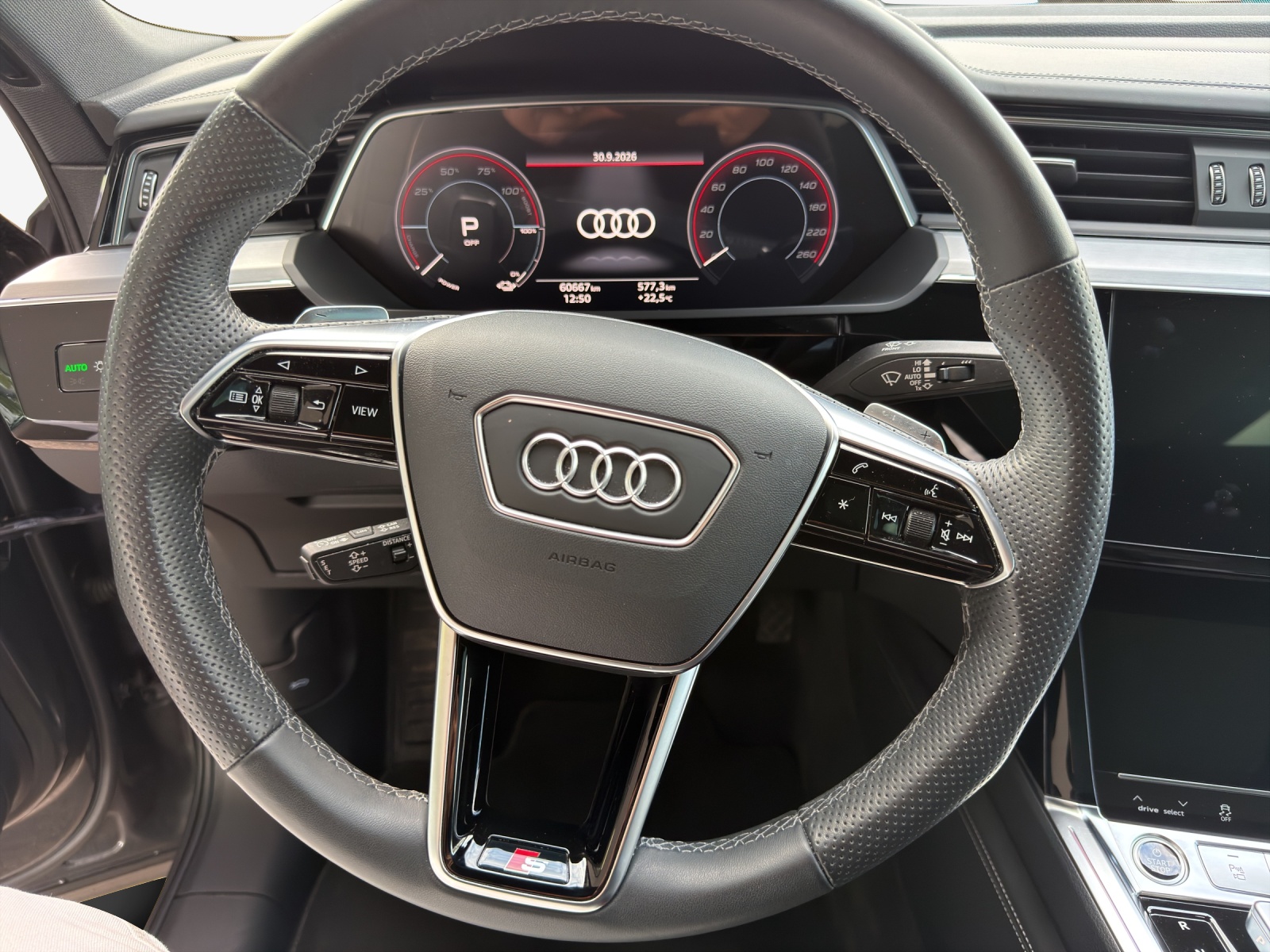 AUDI e-tron 55 Sportback S Line Black Edition quattro-image-10