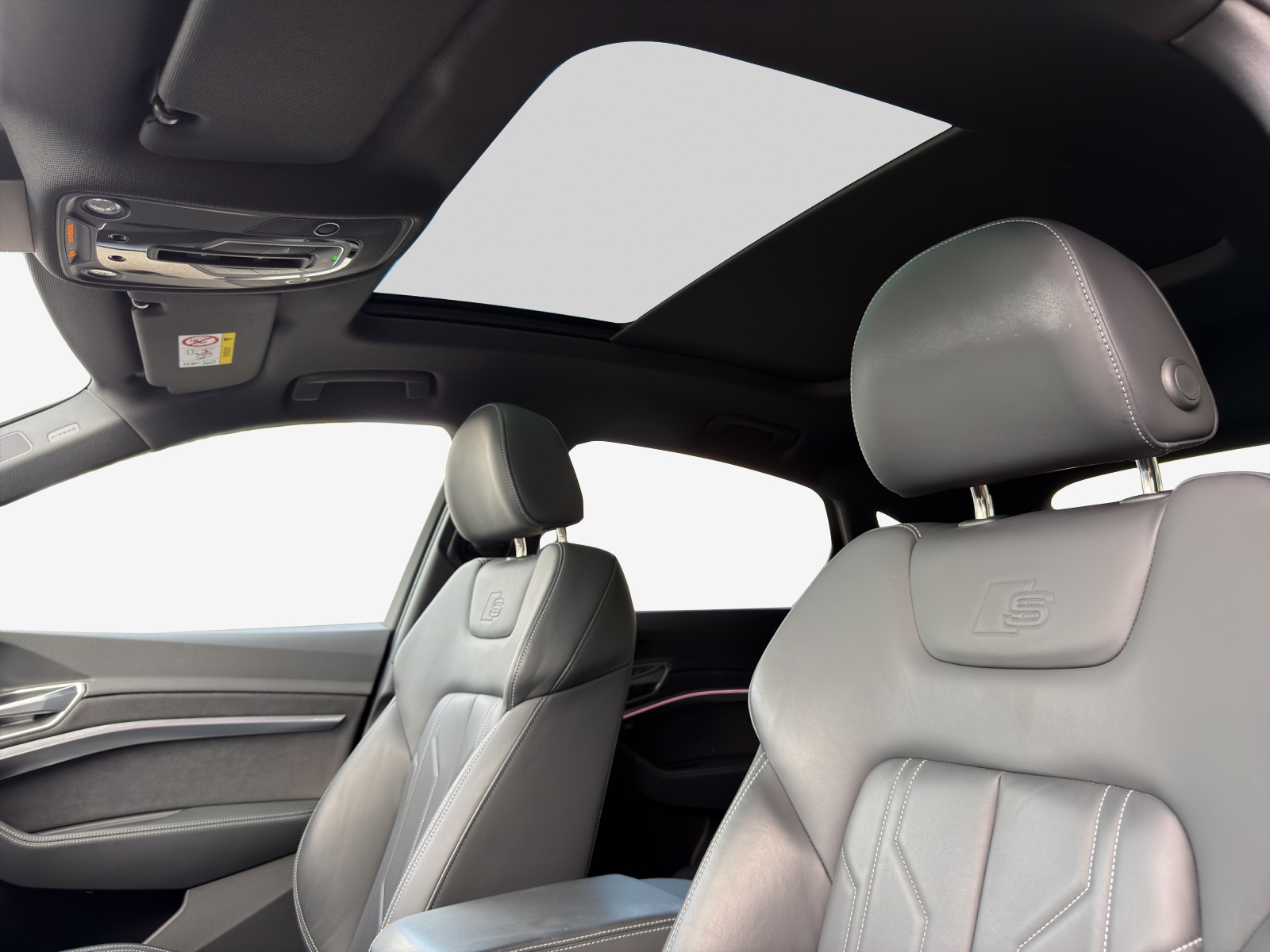 AUDI e-tron 55 Sportback S Line Black Edition quattro-image-15