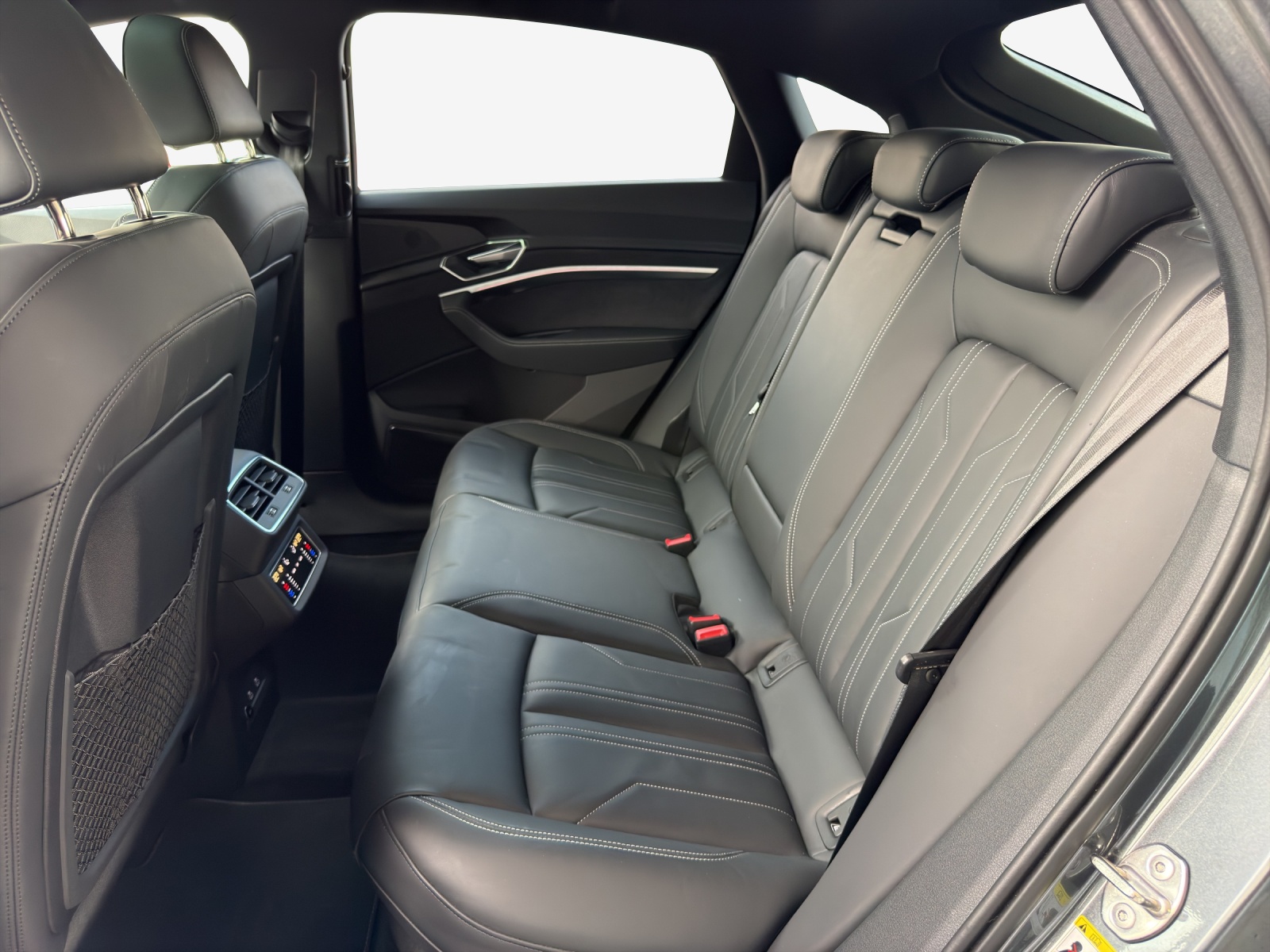 AUDI e-tron 55 Sportback S Line Black Edition quattro-image-12