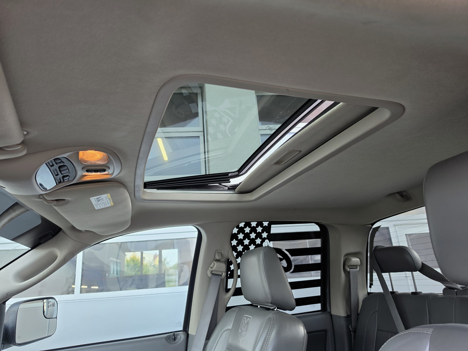 DODGE RAM 1500 Laramie Quad Cab-image-18