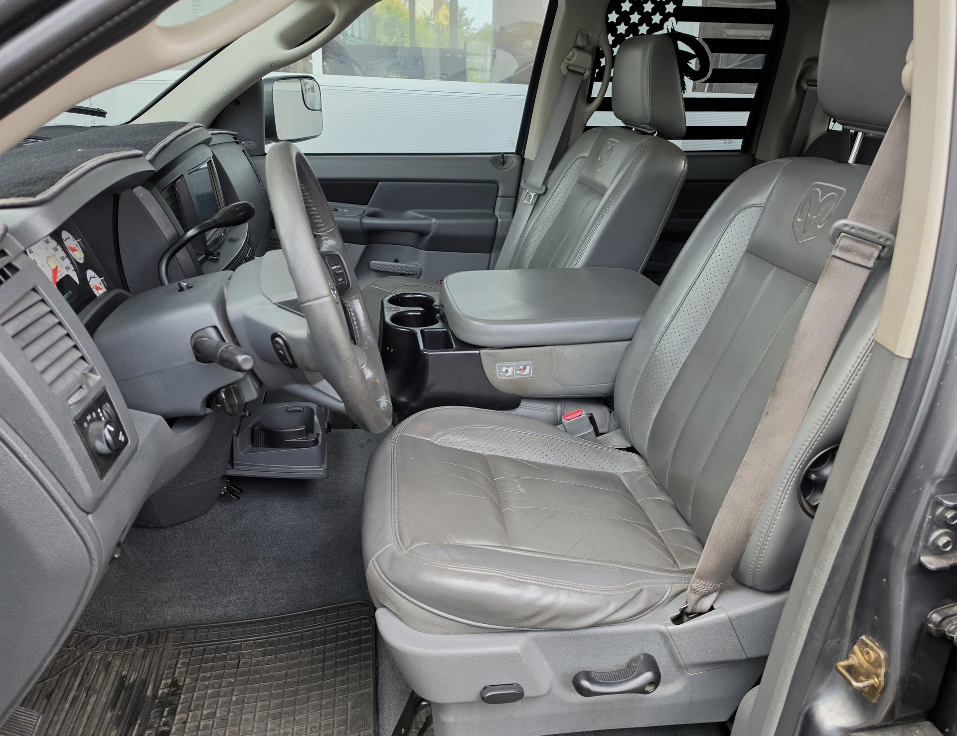 DODGE RAM 1500 Laramie Quad Cab-image-12