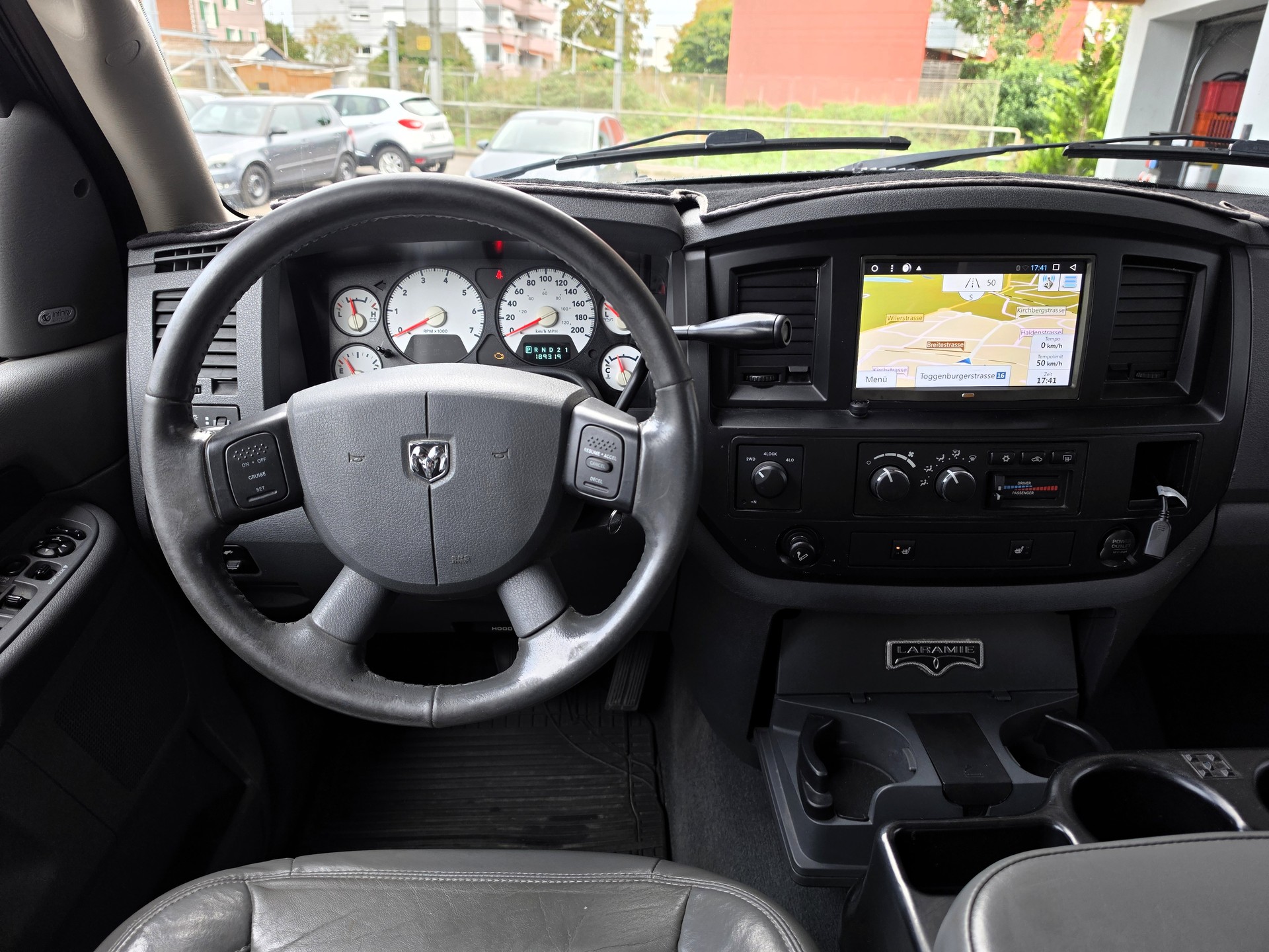DODGE RAM 1500 Laramie Quad Cab-image-13