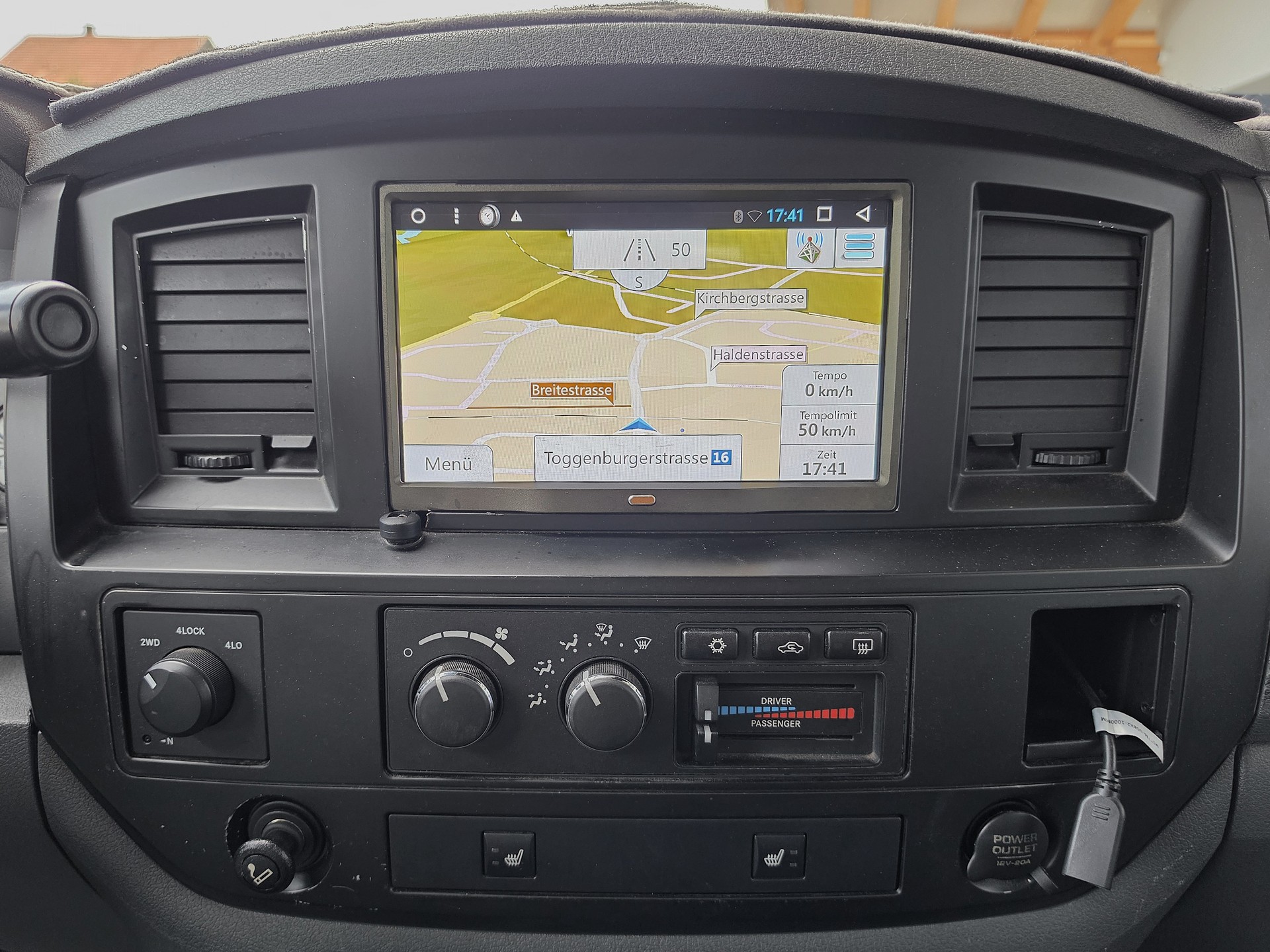 DODGE RAM 1500 Laramie Quad Cab-image-14