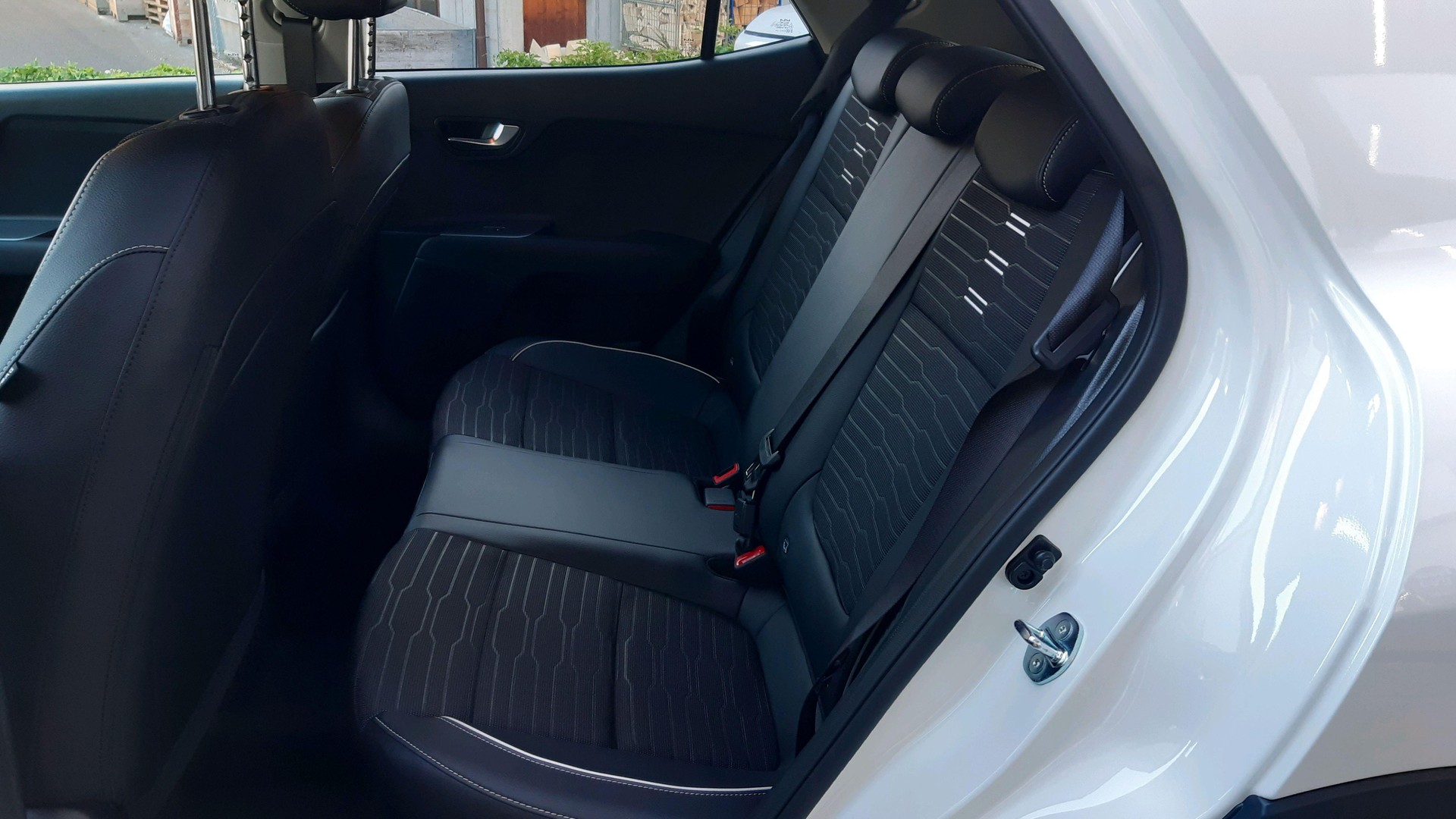 KIA Stonic 1.0 T-GDi MHEV GT-Line-image-8