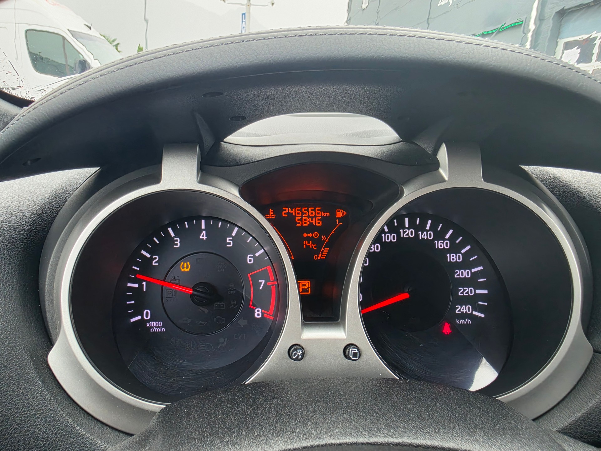 NISSAN Juke 1.6 DIG-T tekna 17'' 4x4 Xtronic M-CVT-image-12