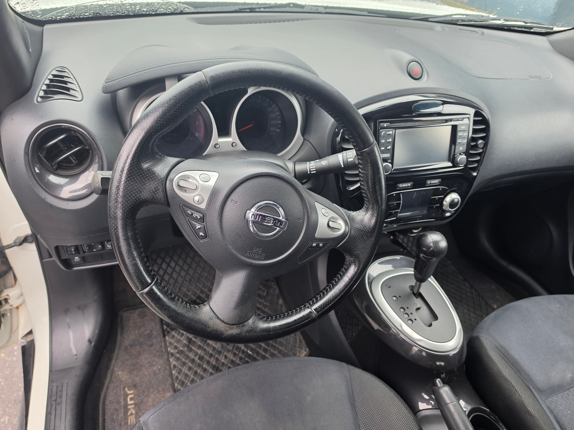 NISSAN Juke 1.6 DIG-T tekna 17'' 4x4 Xtronic M-CVT-image-10