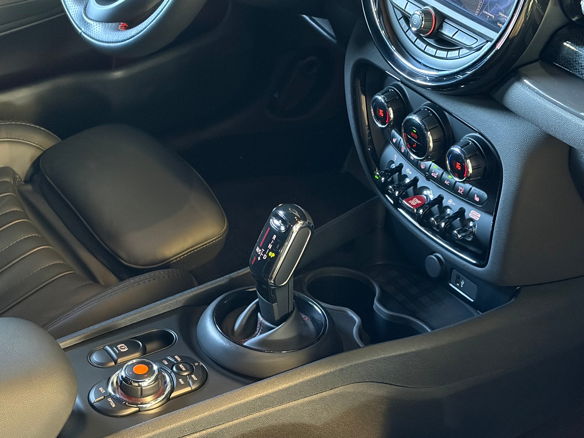 MINI Clubman Cooper S ALL4 Steptronic-image-11