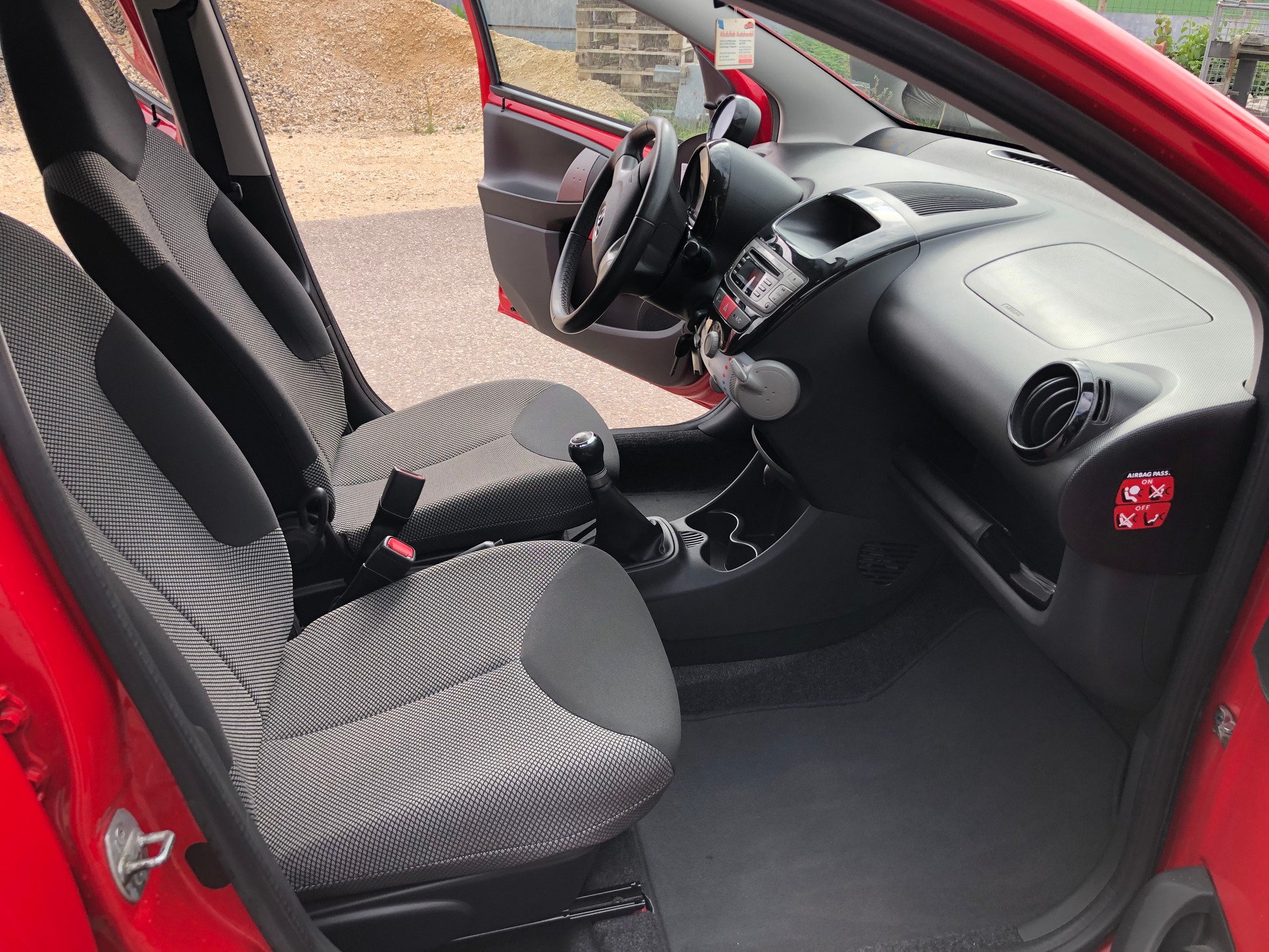 TOYOTA Aygo 1.0 VVT-i Sol-image-12