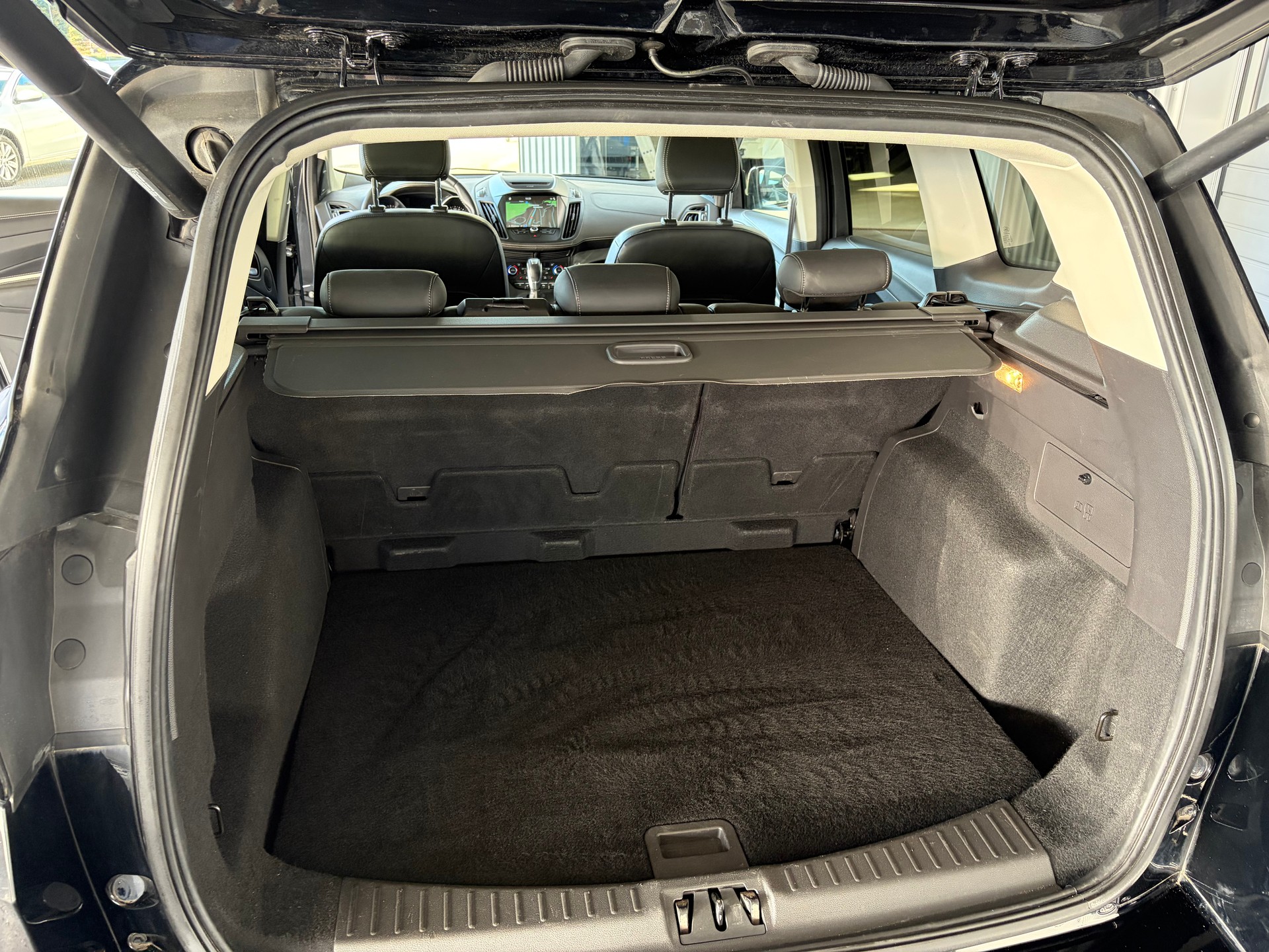FORD Kuga 2.0 TDCi Vignale 4WD PowerShift-image-9