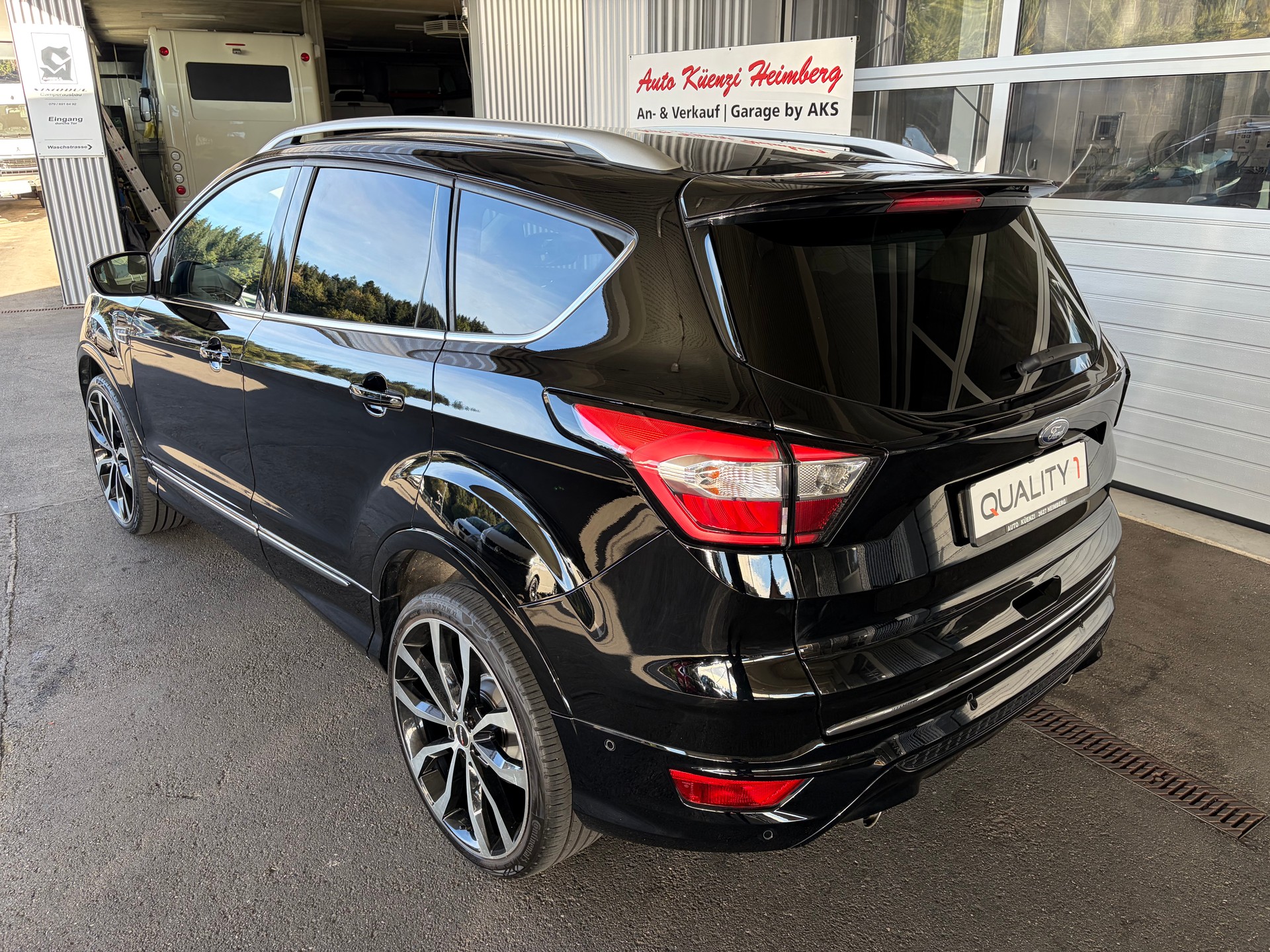 FORD Kuga 2.0 TDCi Vignale 4WD PowerShift-image-2