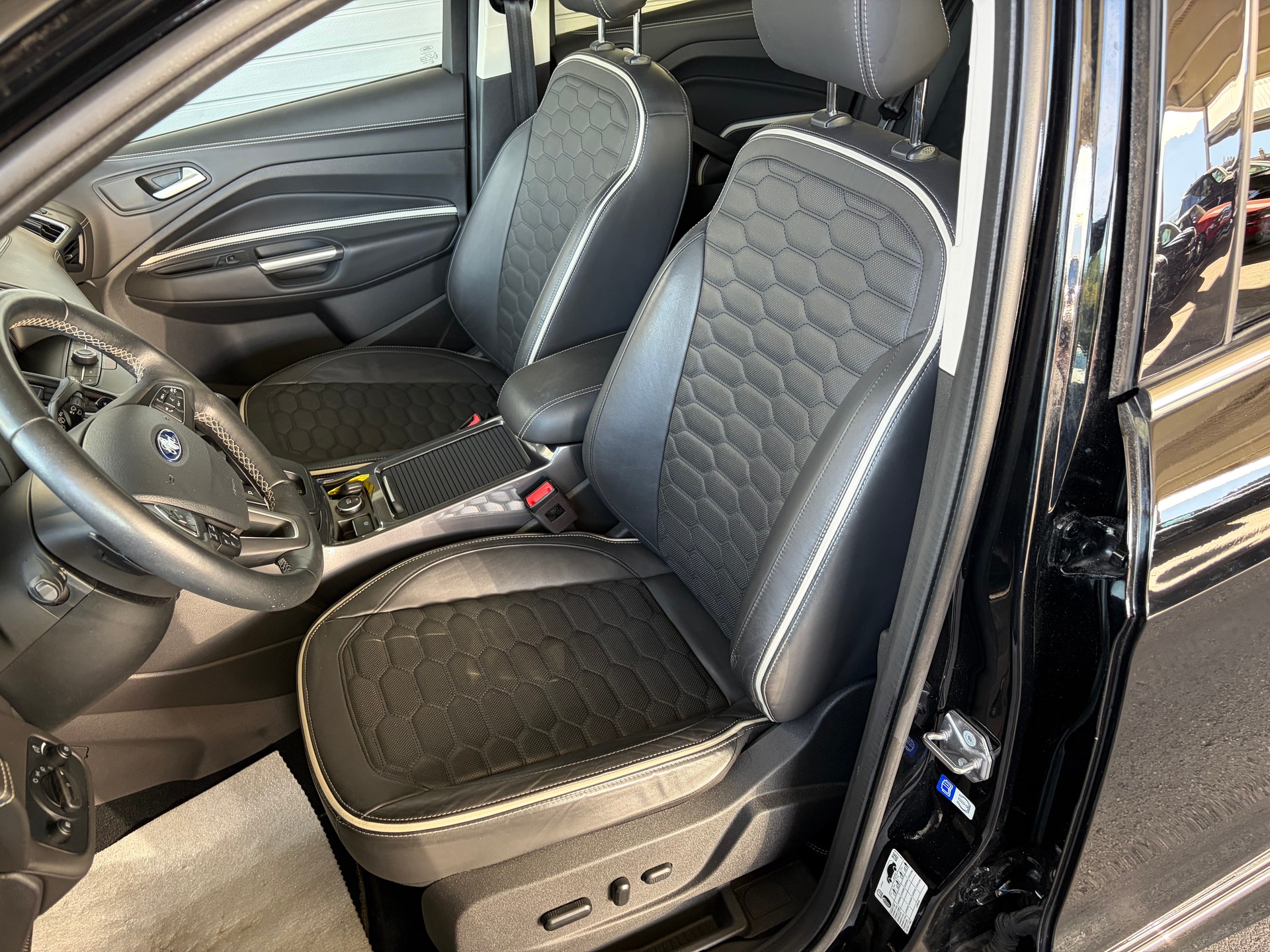 FORD Kuga 2.0 TDCi Vignale 4WD PowerShift-image-6
