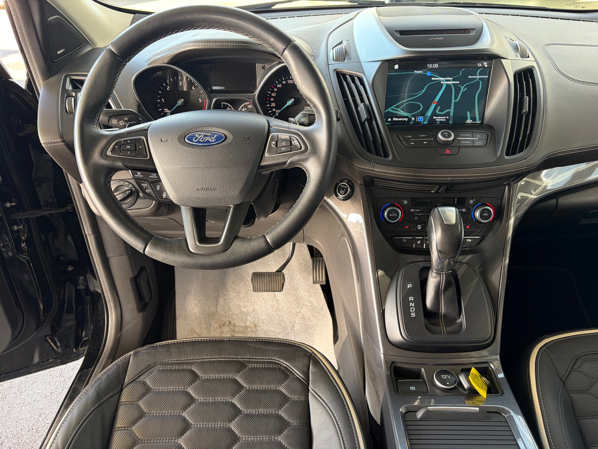 FORD Kuga 2.0 TDCi Vignale 4WD PowerShift-image-5