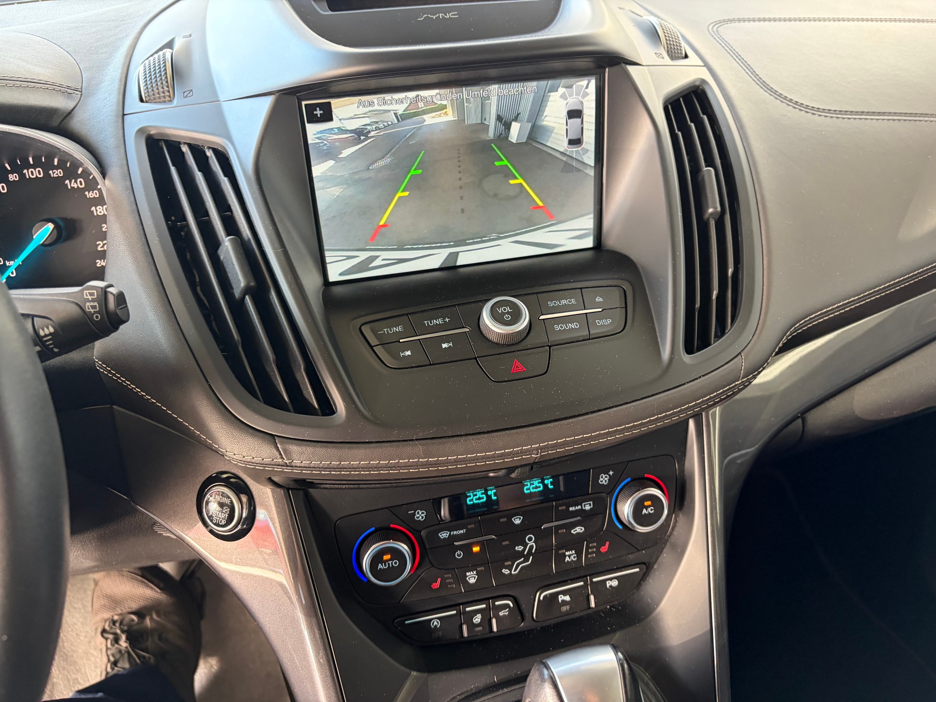 FORD Kuga 2.0 TDCi Vignale 4WD PowerShift-image-7